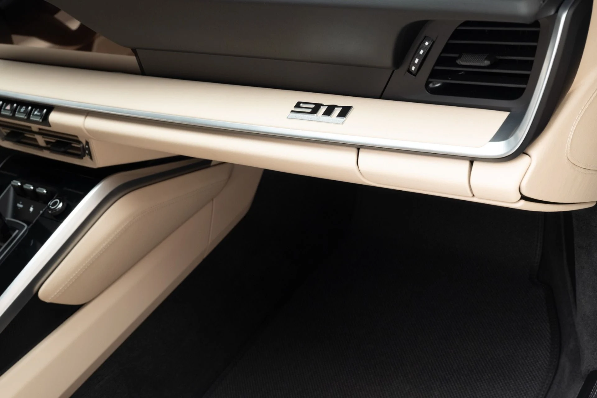 mph033_1276485900_Used_2025_Porsche_911_Turbo_S_1780412797_55b07817ce