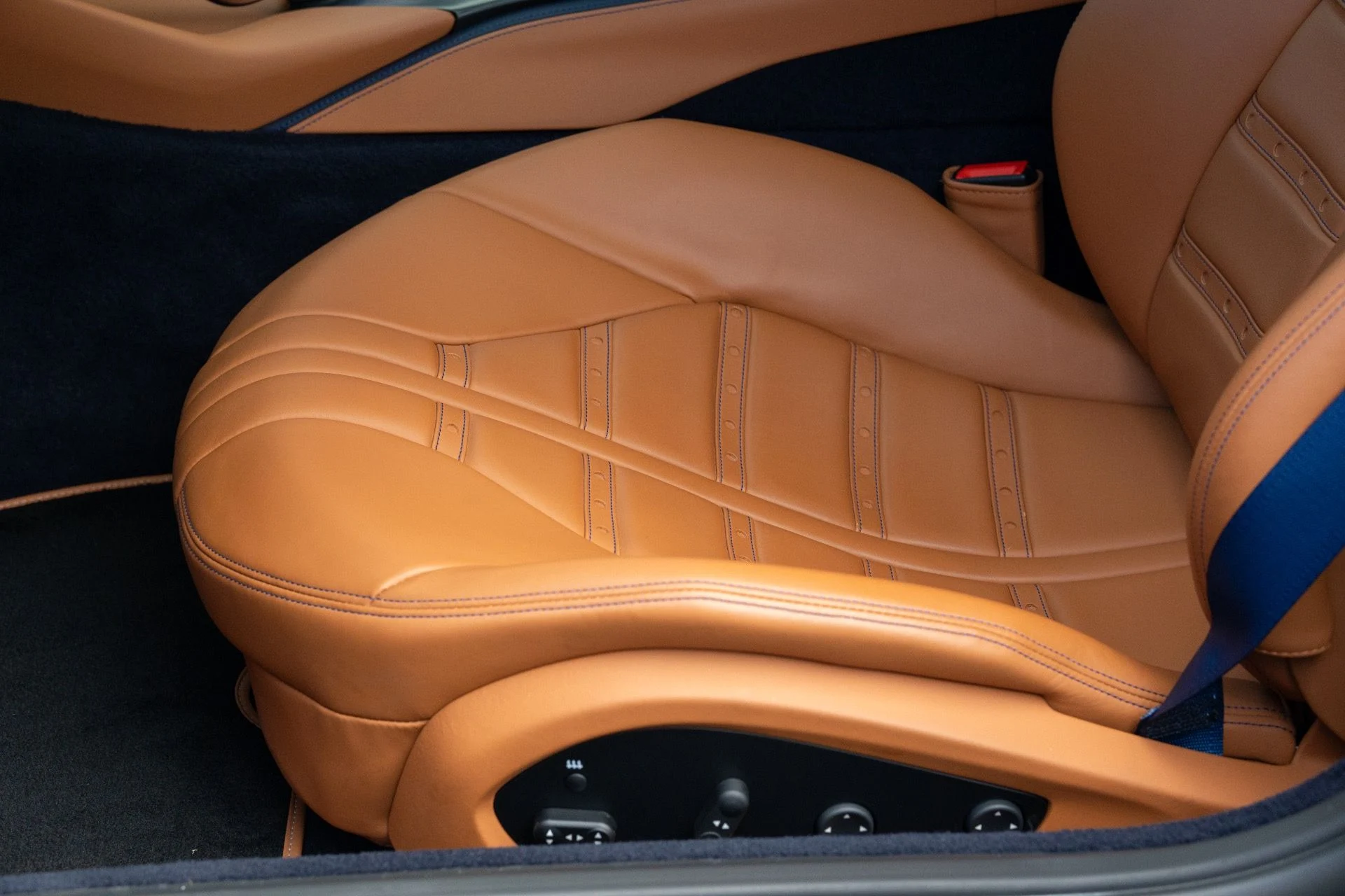 mph033_1281792566_Used_2020_Ferrari_812_Superfast_1758742343_ad95980a8a