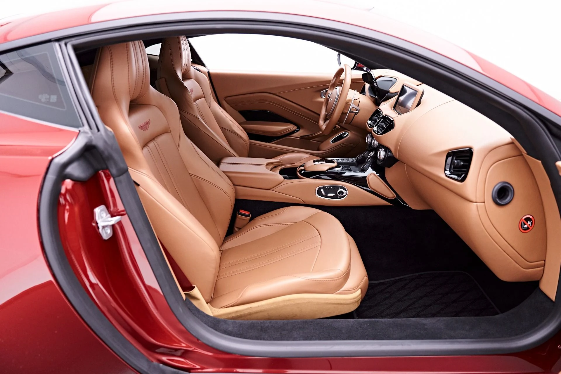 mph033_1287253733_Used_2020_Aston_Martin_Vantage_Base_1777504299_8f8d7585f8