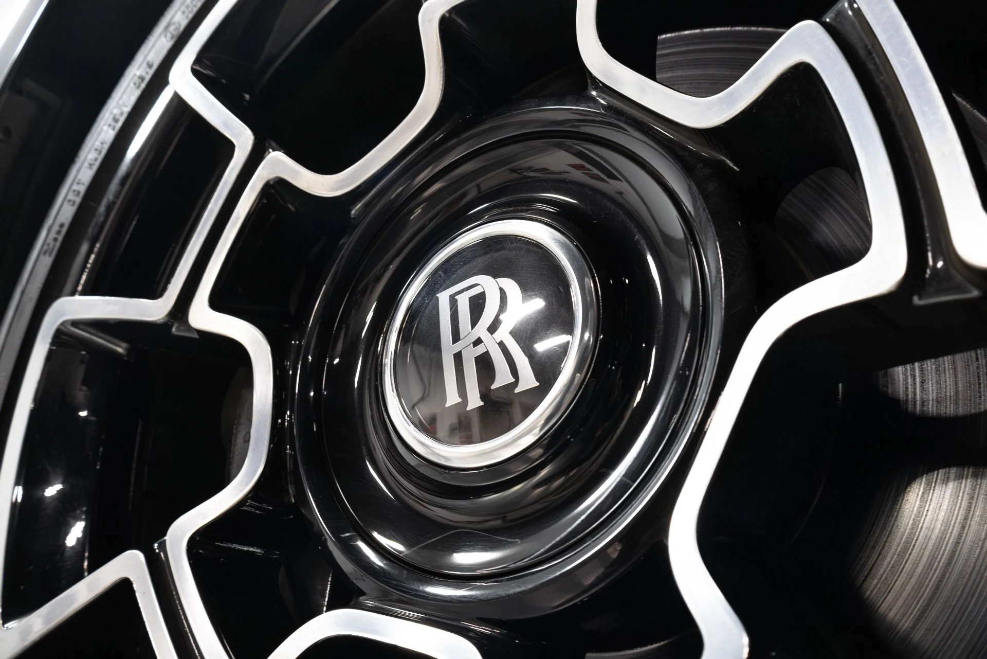 mph033_1292675189_Used_2017_Rolls_Royce_Ghost_Black_Badge_1764012368_9210315c1a