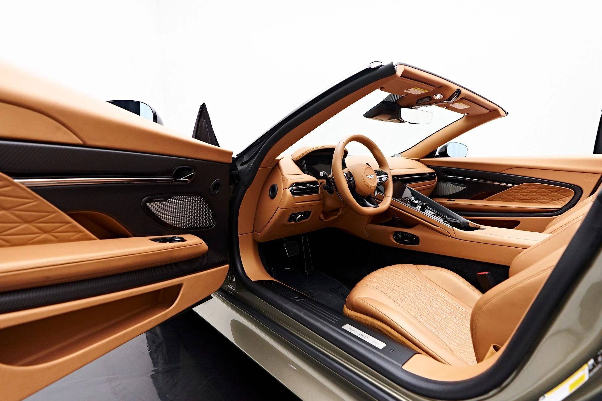 mph033_1293536573_Used_2024_Aston_Martin_DB_12_Volante_1731606794_8b134a1a38