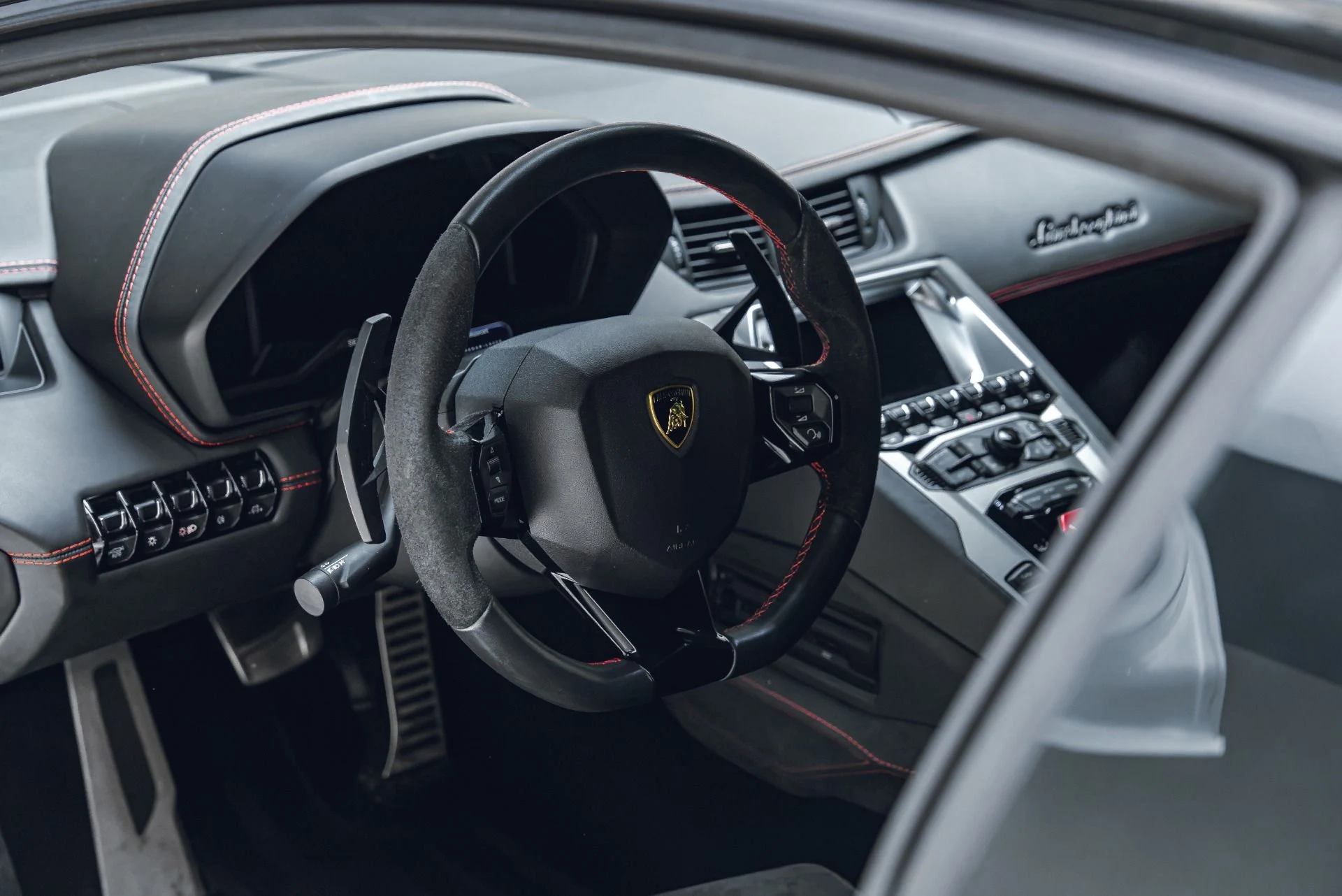 mph033_1317941940_Used_2018_Lamborghini_Aventador_LP_740_4_S_1783639907_94951514ae