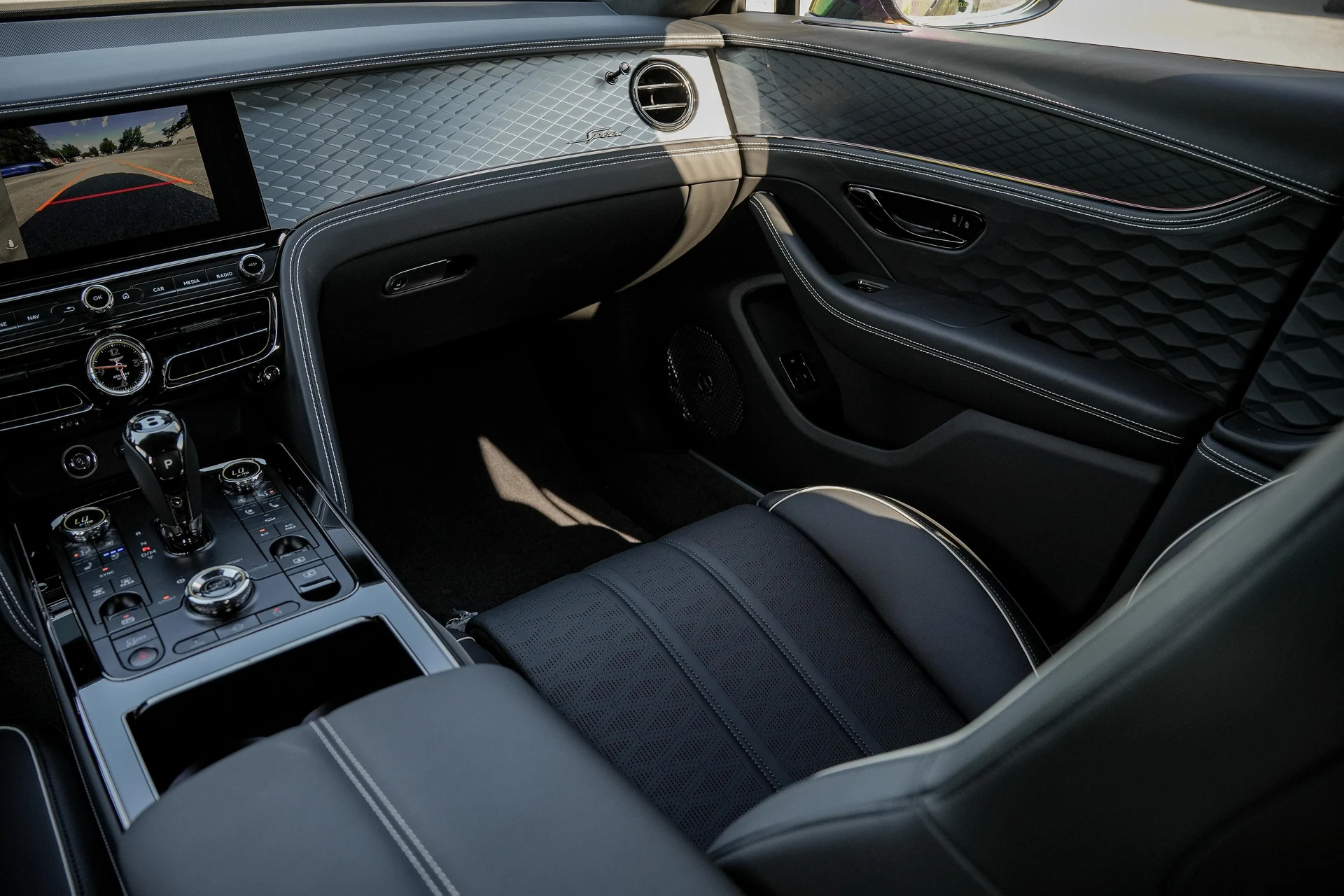 mph033_1319986628_Hi_Tech_Luxury_Imports_LLC_SCBBR_6_ZG_1_SC_022806_image_33_e5a2becf38