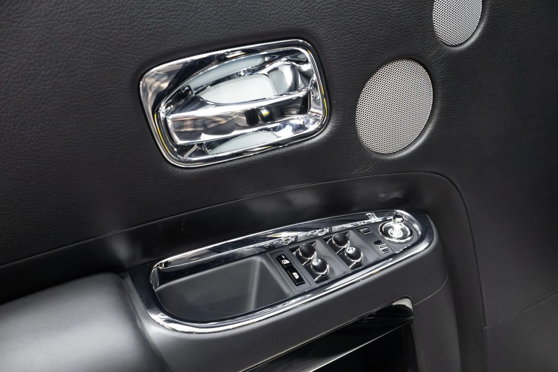 mph033_132104219_Used_2011_Rolls_Royce_Ghost_Base_1762877304_2e35ac775d