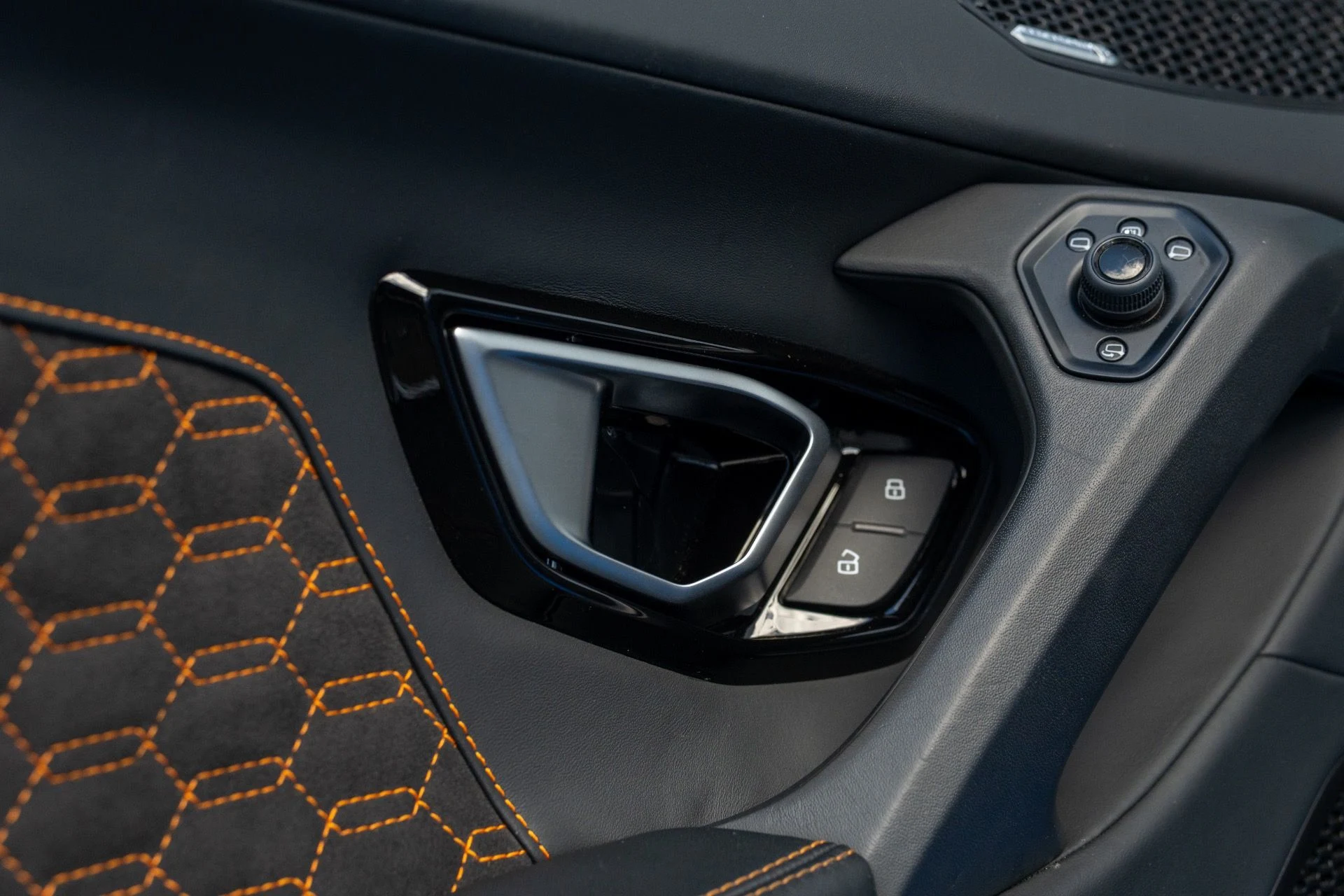 mph033_1321845191_Used_2023_Lamborghini_Huracan_EVO_Spyder_1763055563_03e9f07645