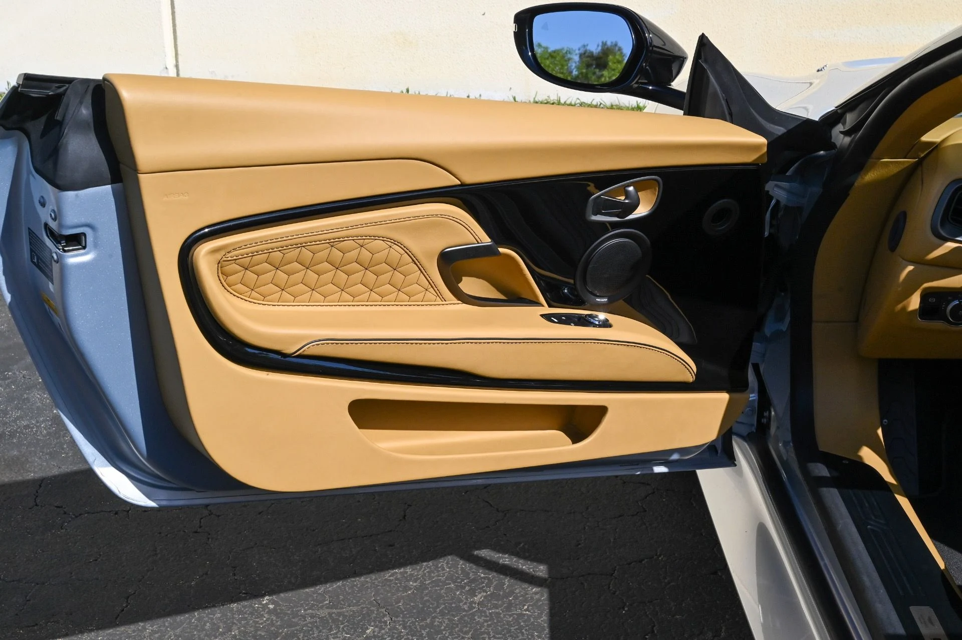 mph033_1332127746_Used_2020_Aston_Martin_DBS_Superleggera_1708981970_70844ca530