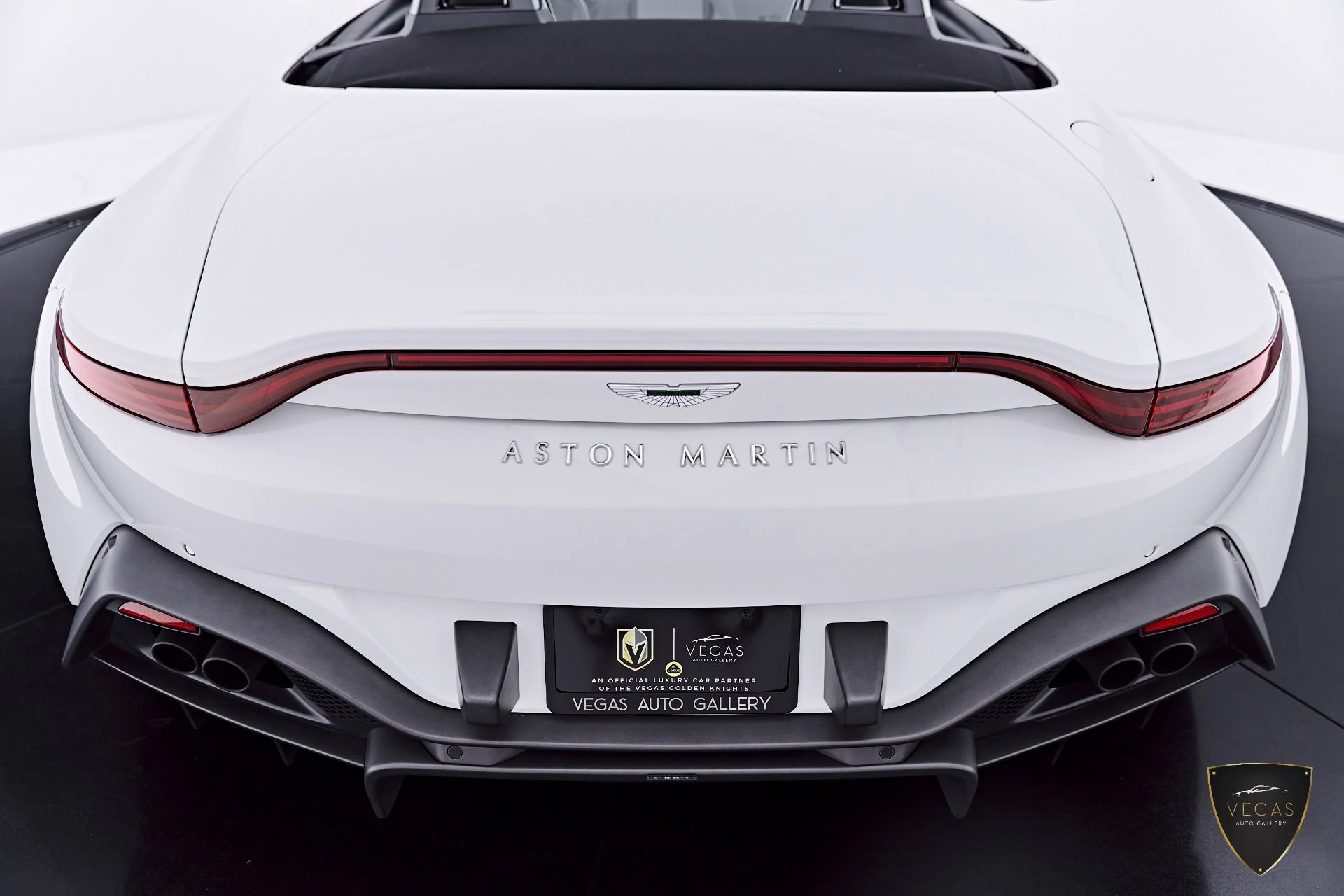 mph033_1340452498_Used_2023_Aston_Martin_Vantage_1783622446_1150af3186