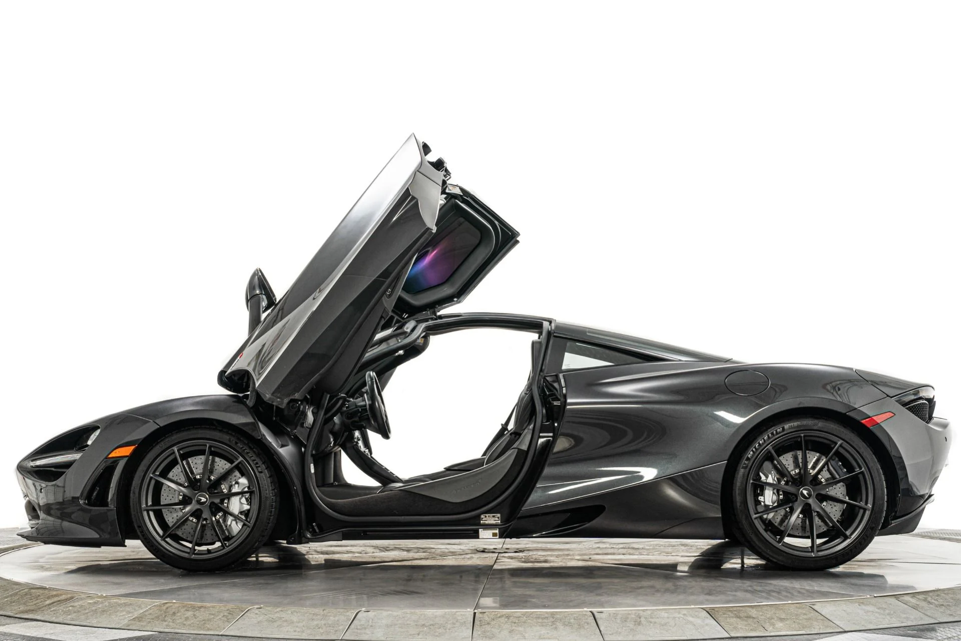 mph033_1342631260_Used_2019_Mc_Laren_720_S_Luxury_MSO_paint_color_Gorilla_Glass_Roof_Carbon_Packs_1_and_2_1765568029_45d46b6a85