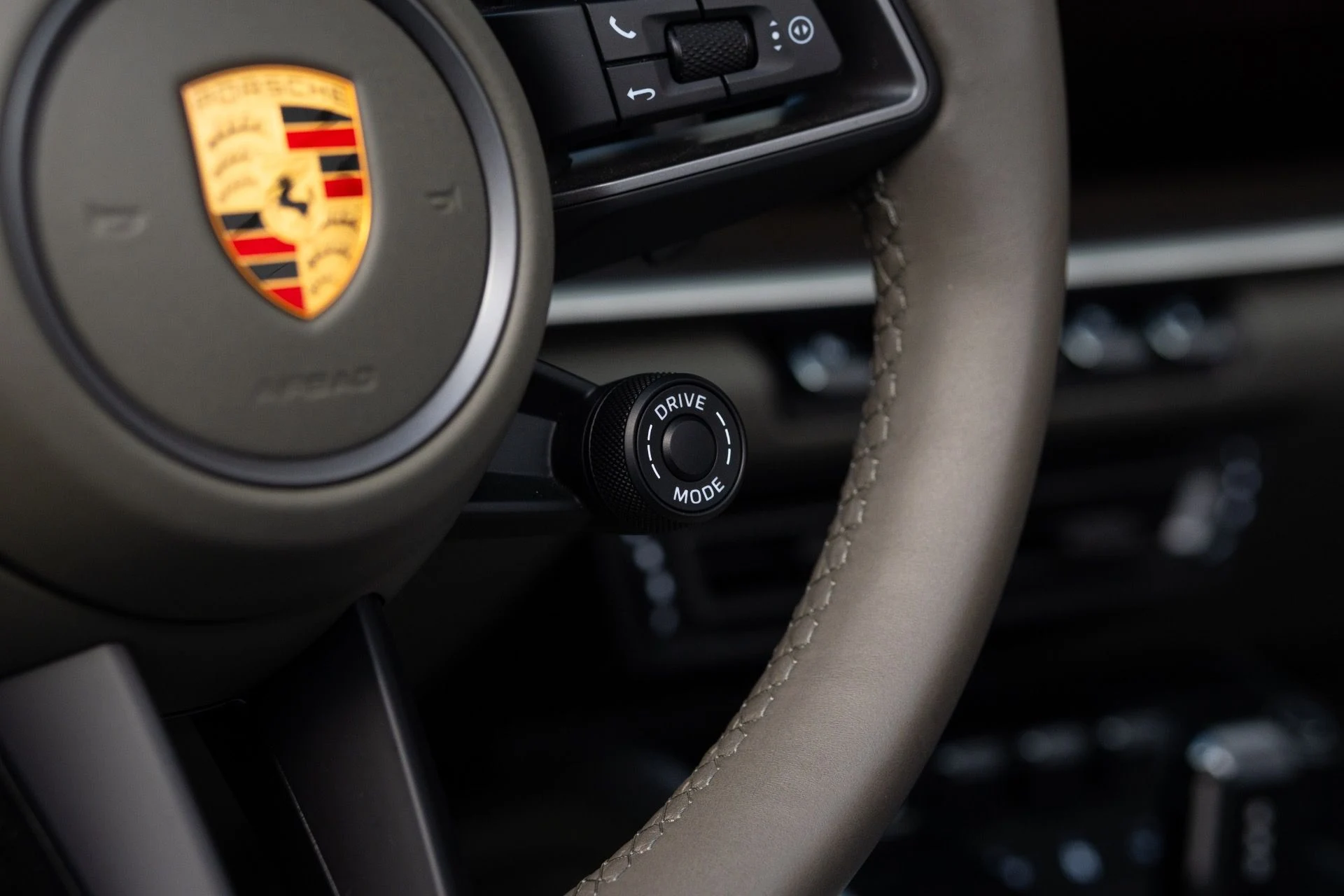 mph033_1350851078_Used_2023_Porsche_911_Carrera_1756439604_6393c4f232