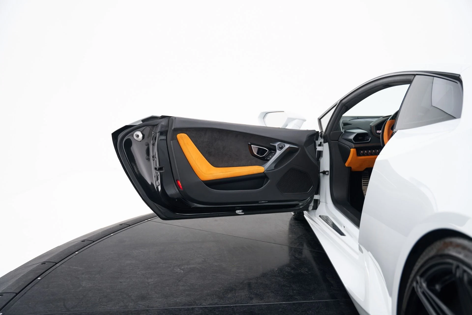 mph033_1358510263_Used_2015_Lamborghini_Huracan_LP_610_4_1792523981_36815c0c6a