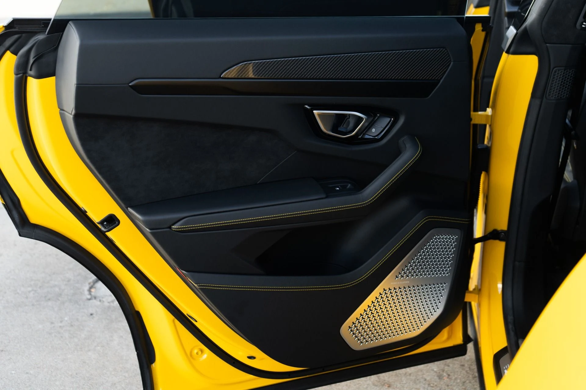 mph033_1367216373_Used_2021_Lamborghini_Urus_1770744627_01b20ce9d6