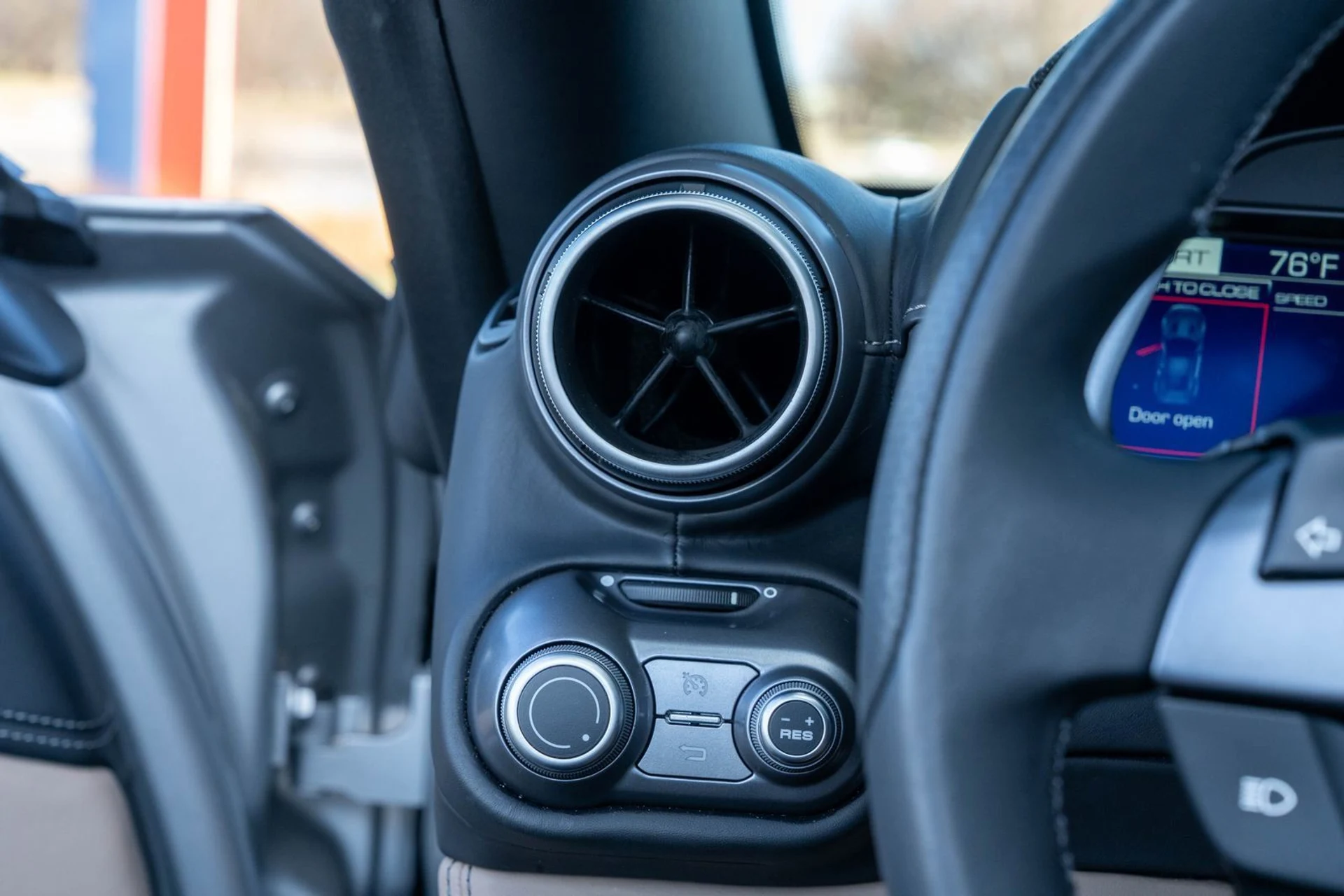 mph033_136963646_1fcdfdda03564258963c2c120bf25035_9bd1160490