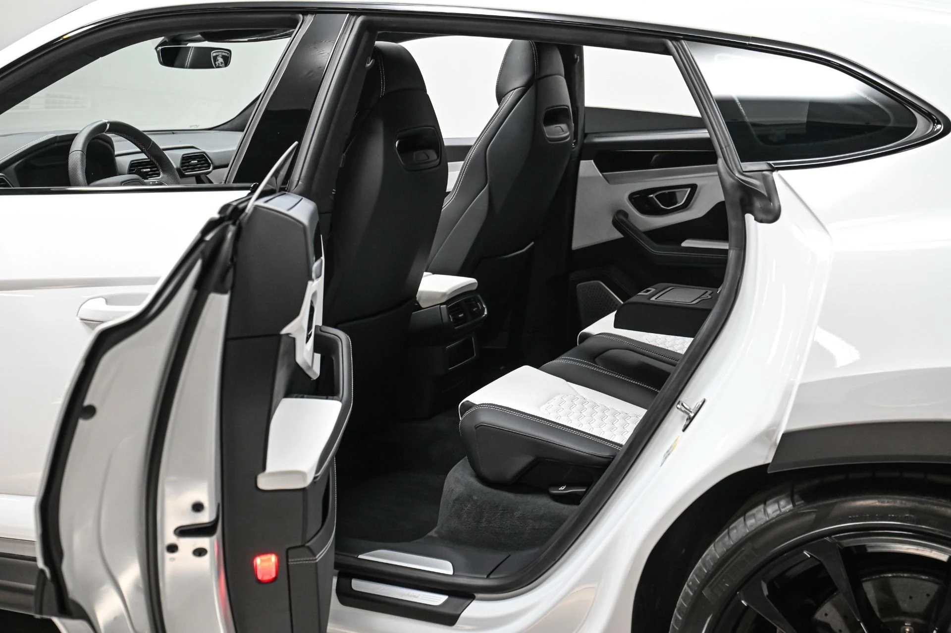 mph033_1370636014_Used_2020_Lamborghini_Urus_1744048647_d2a692e72e