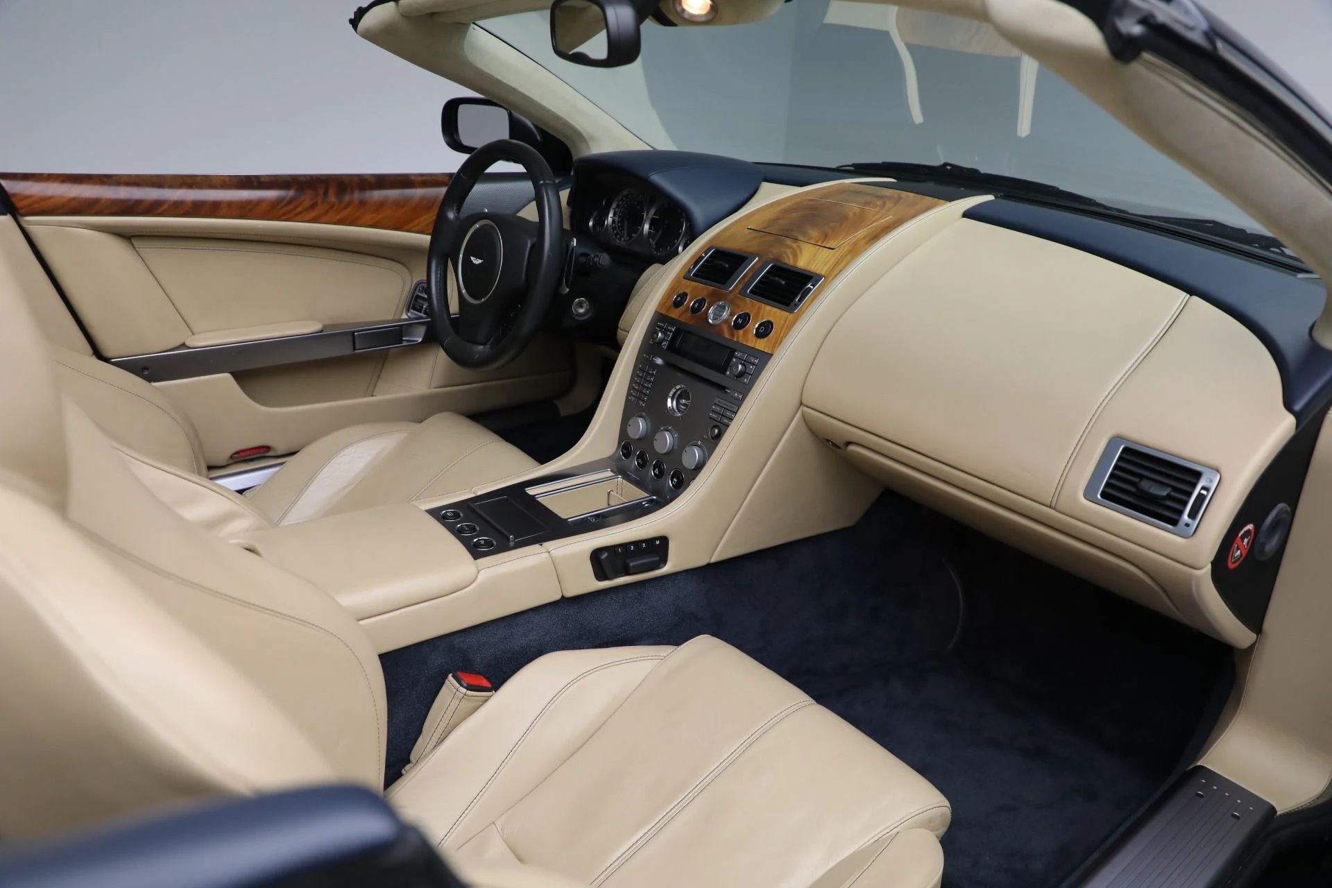 mph033_1374290876_Used_2007_Aston_Martin_DB_9_Volante_3a5bfeae5d