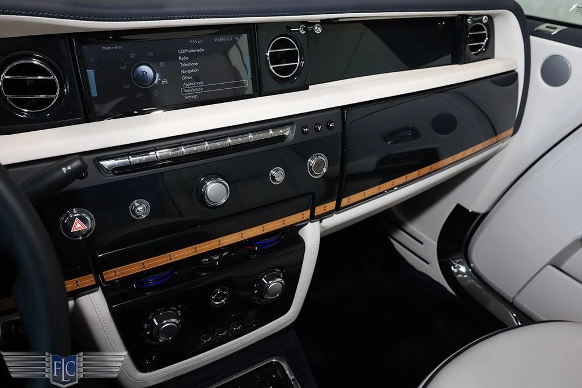 mph033_1375653141_used_2017_rolls_royce_phantom_dropheadcoupe_9689_22945304_34_1024_8b91f33836