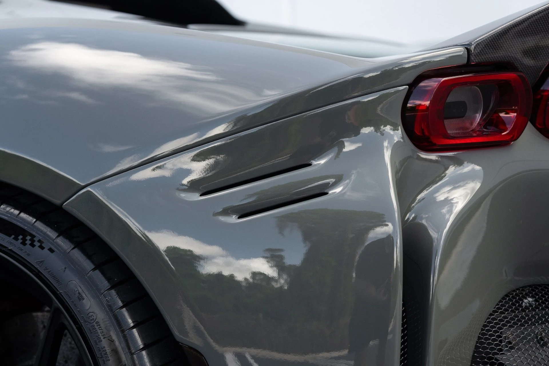 mph033_1398765558_Used_2022_Ferrari_SF_90_Stradale_1772648801_7cd05b220c