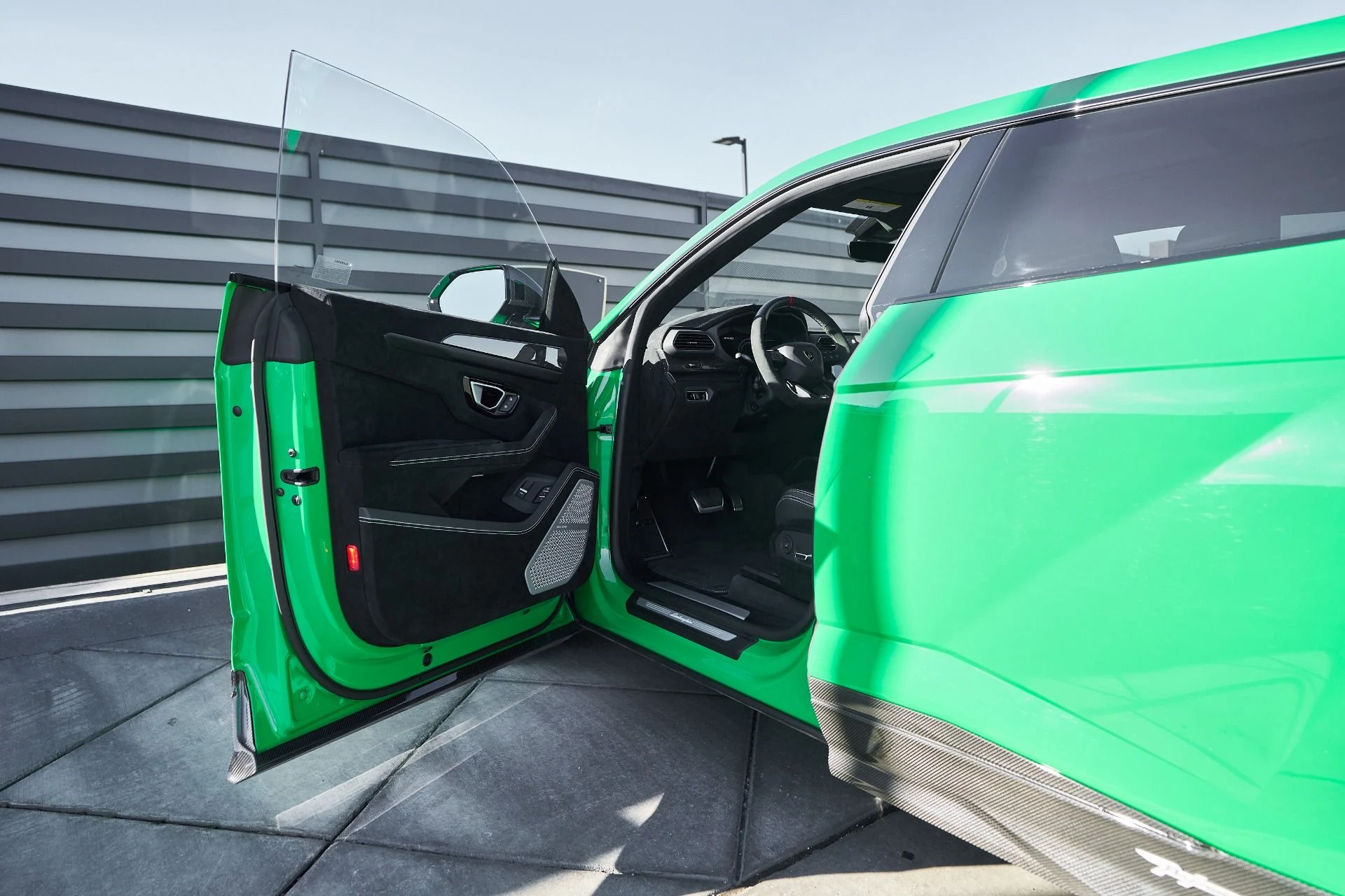 mph033_139979709_Used_2024_Lamborghini_Urus_Performante_1764124792_9fd7e3887f