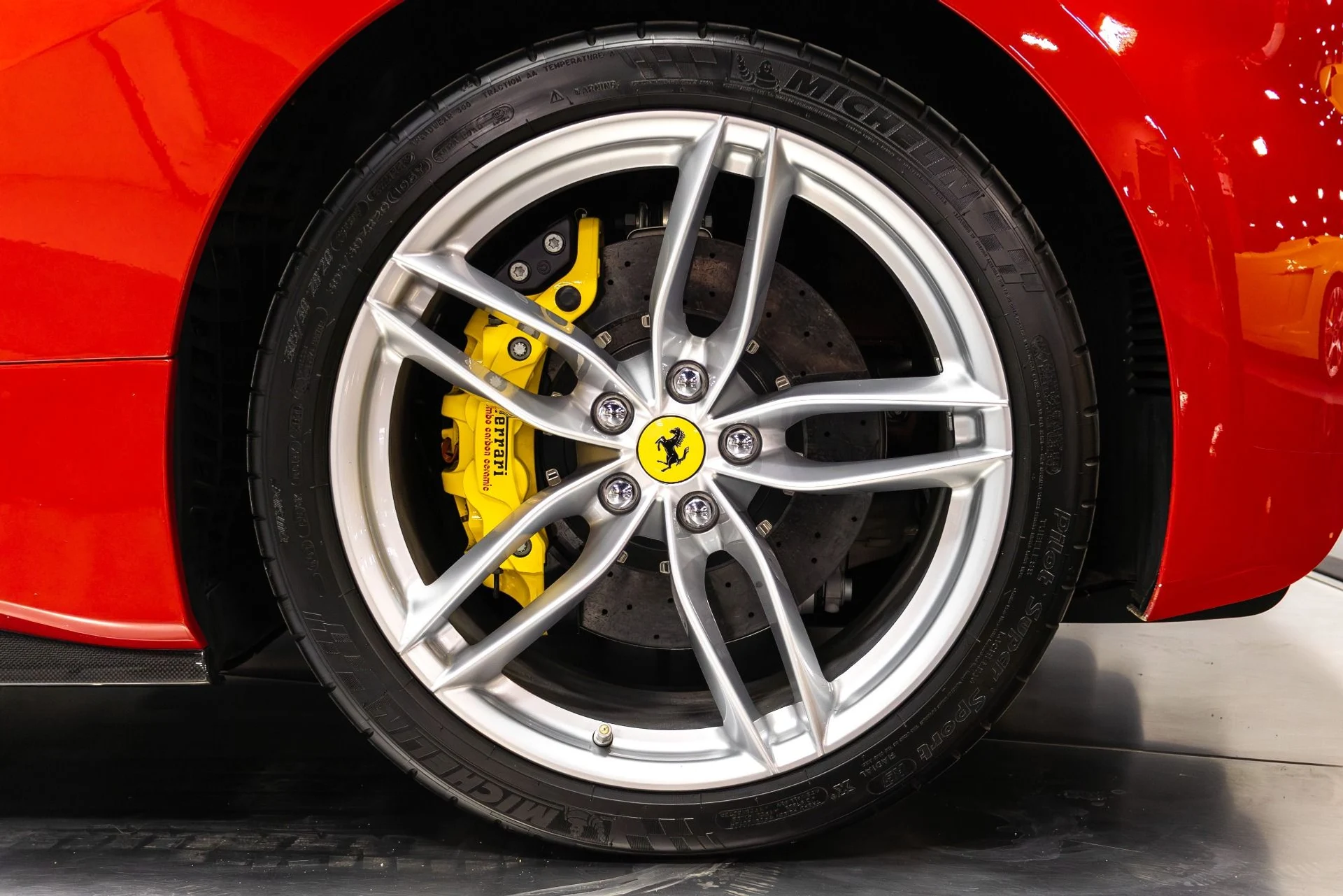 mph033_1411319452_Used_2016_Ferrari_488_Spider_Base_1761761297_7d87e2a95f