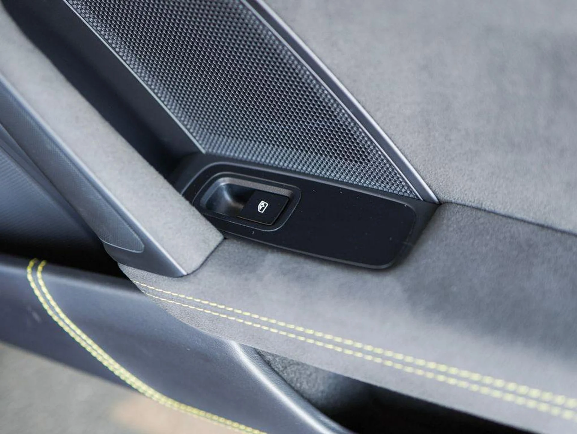 mph033_1421112252_Li_Dcoba_Pp1a_Ue_Jy_Vsbsq_S_Rlgc3_E_77f9836065