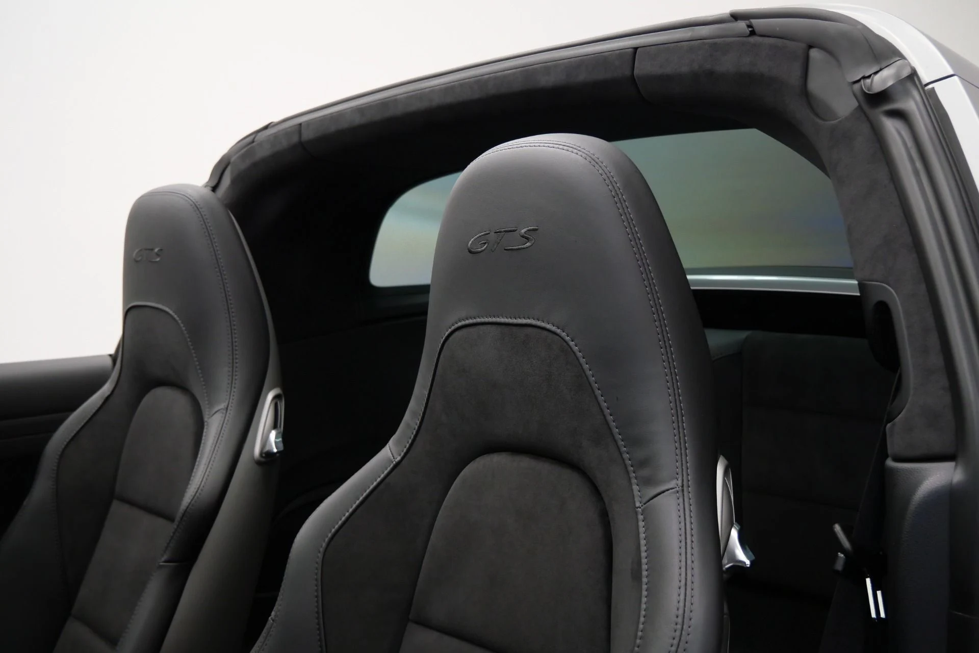 mph033_1430297459_Used_2018_Porsche_911_Targa_4_GTS_Low_Miles_Rare_GT_3_RS_Paint_Color_1773938313_0343e9a5ca