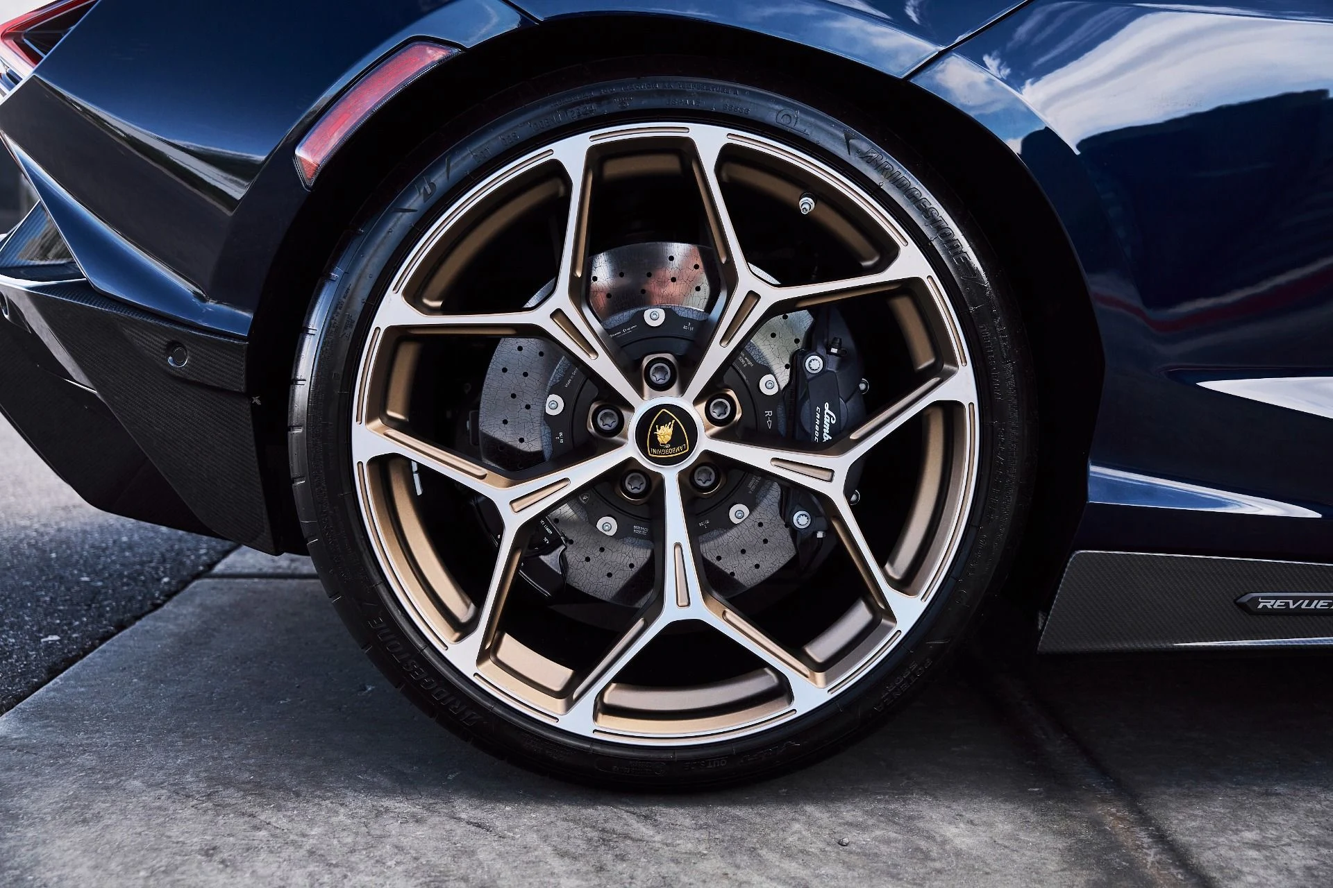 mph033_1433214835_Used_2025_Lamborghini_Revuelto_Base_1777078111_d5b5f031d7