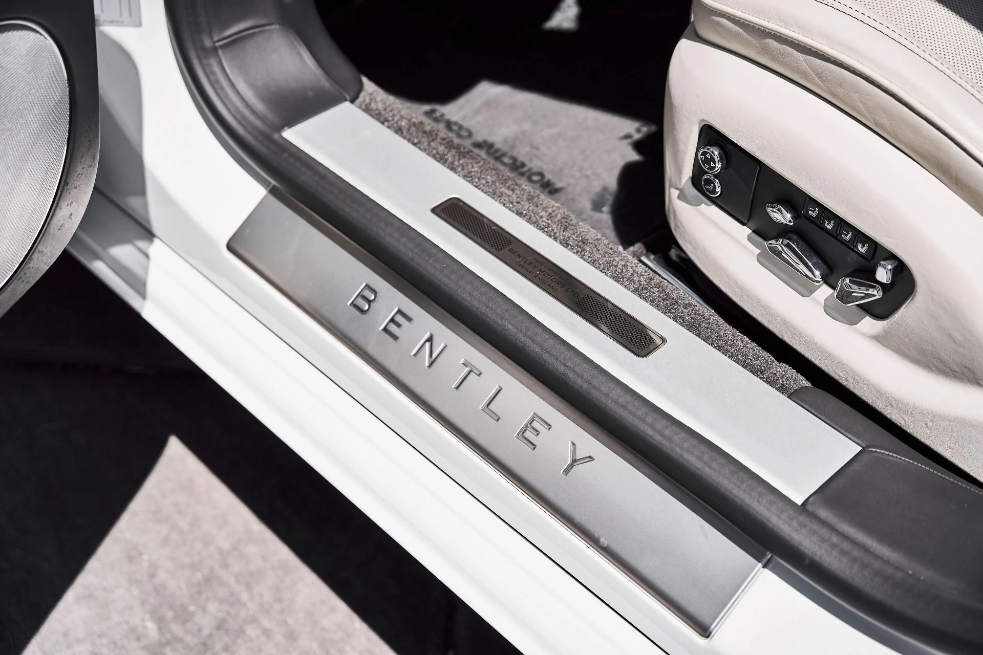 mph033_1434389385_Used_2021_Bentley_Flying_Spur_V8_1780617132_1e3c9f70fb