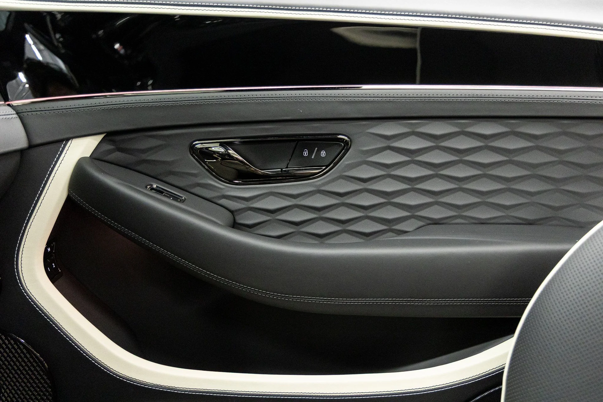 mph033_1440284471_9cf53e128dd68178a1d3bc45423e23eex_b35abfa172