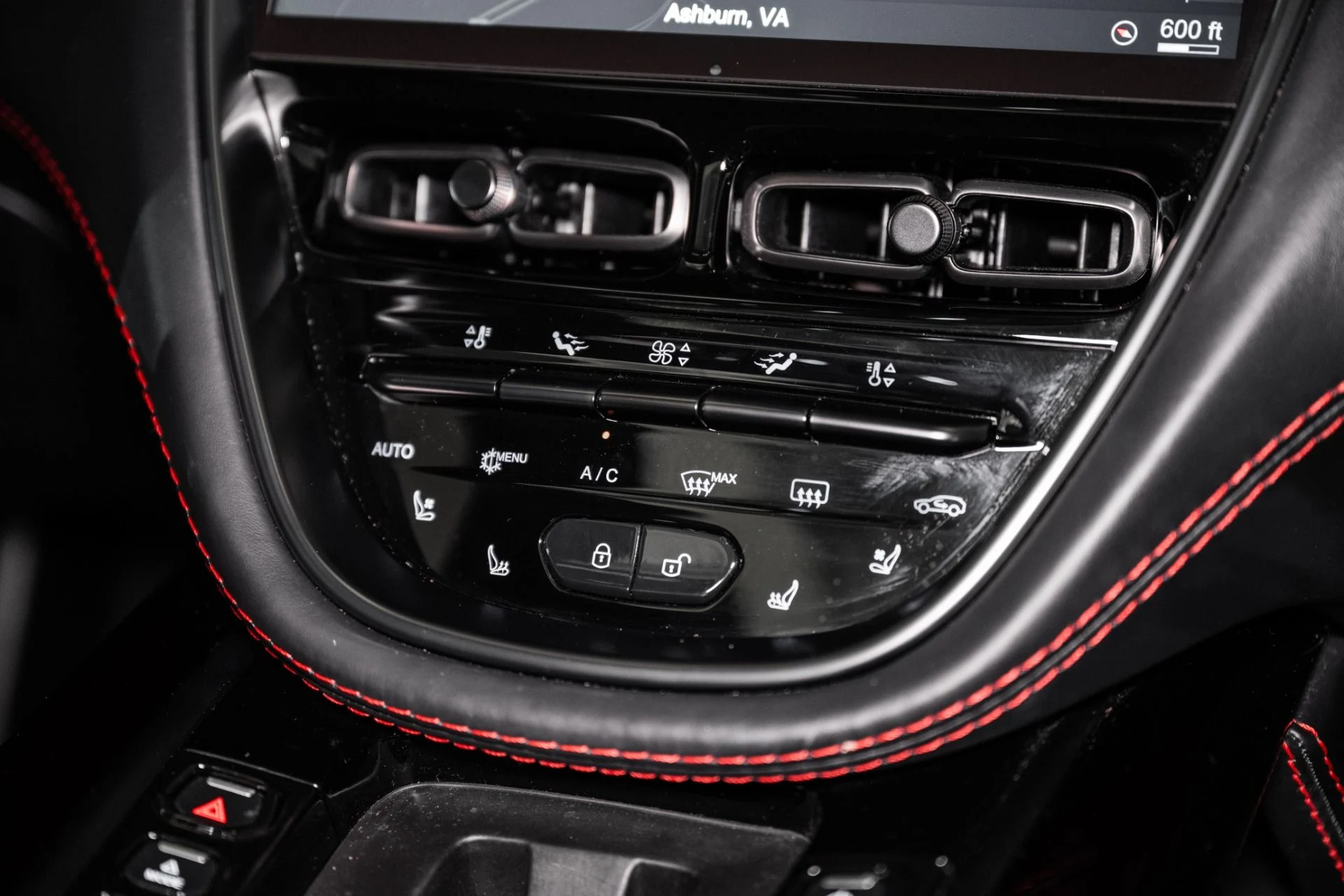 mph033_1449177021_Used_2023_Aston_Martin_DBX_1759420247_3b485884d5