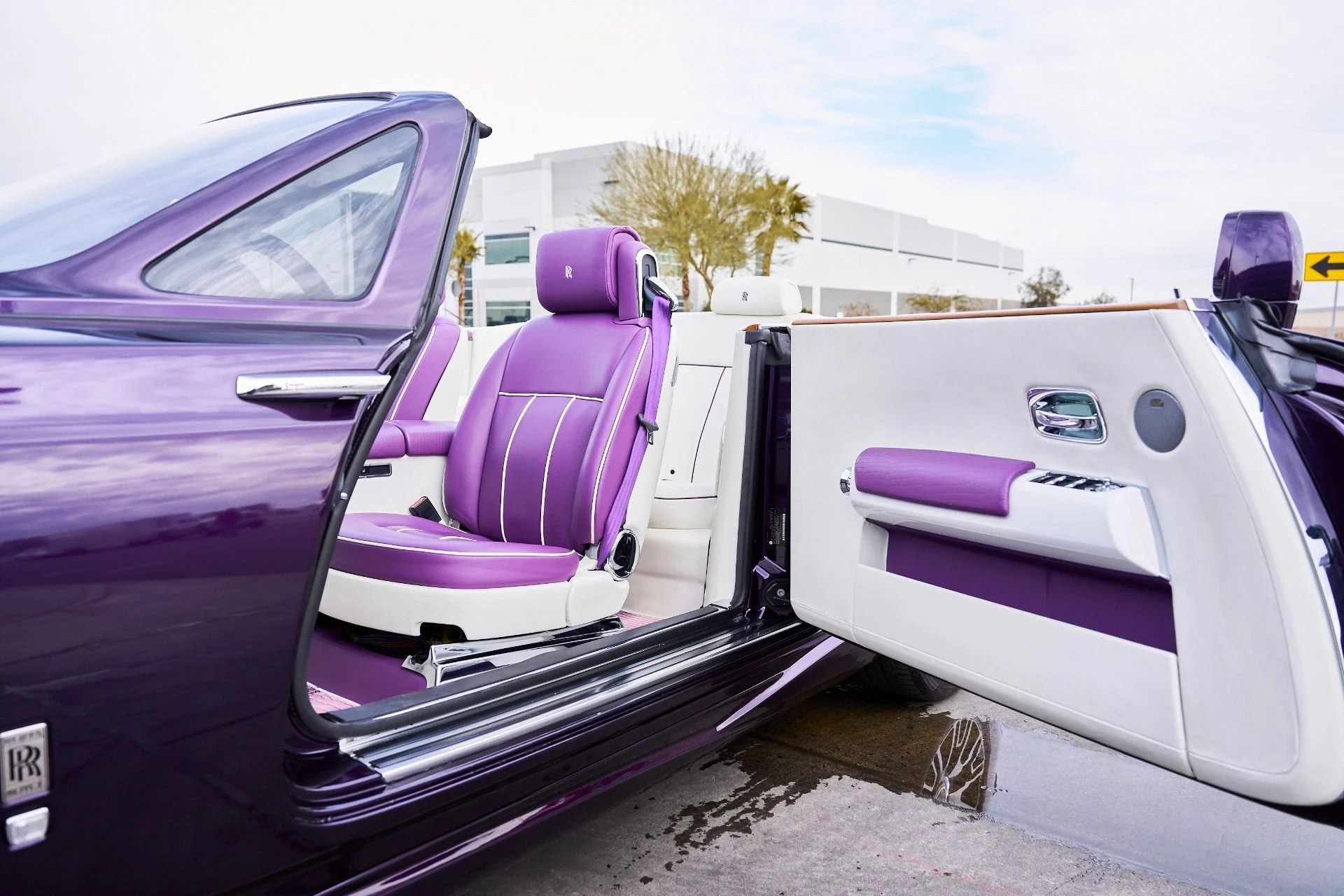 mph033_145086569_Used_2008_Rolls_Royce_Phantom_Drophead_Coupe_Base_1769136023_7ed7527091