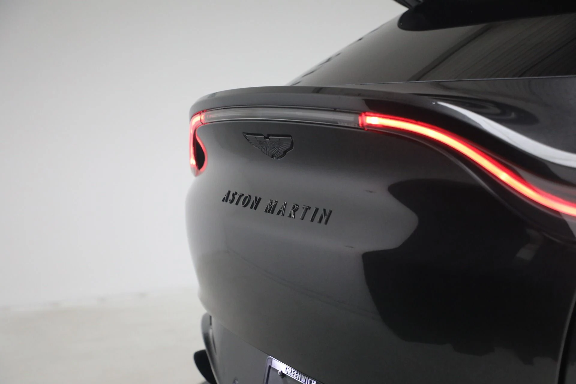 mph033_1453964112_Used_2022_Aston_Martin_DBX_1777325442_5a8bef89ac