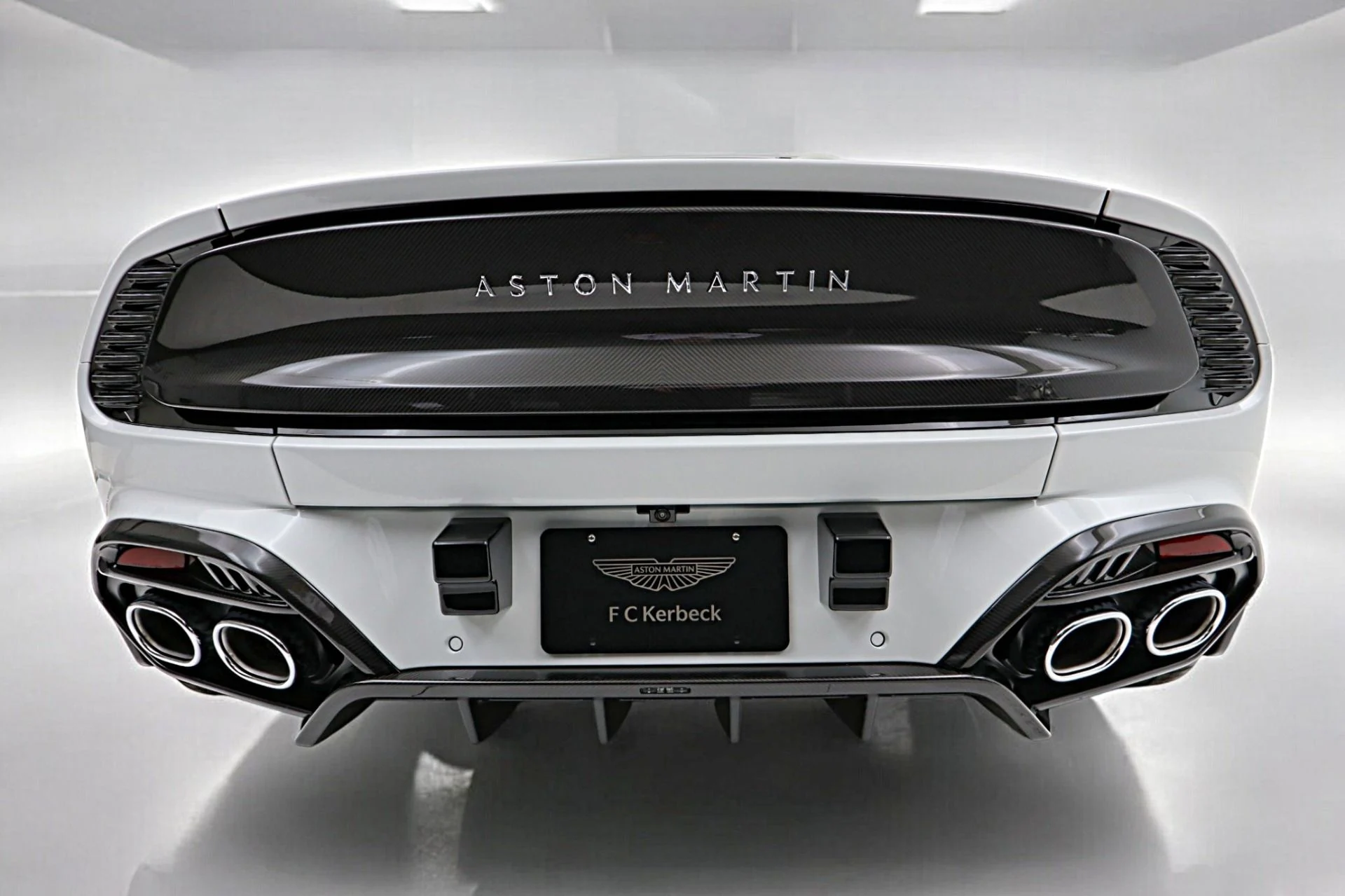 mph033_1456064625_New_2026_Aston_Martin_Vanquish_Volante_efd998c9f6