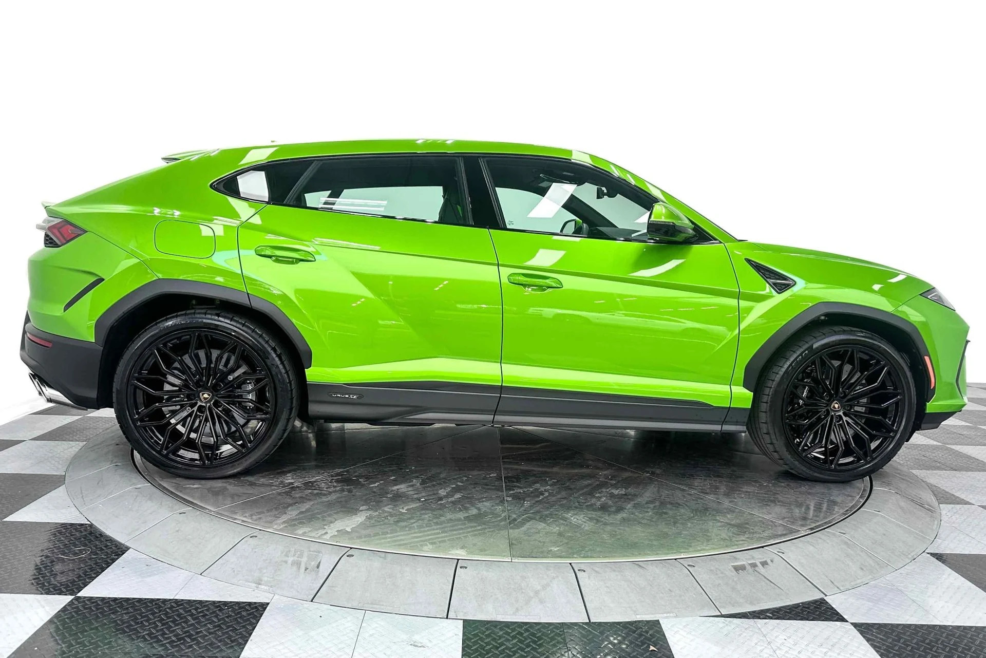 mph033_1461487678_Used_2025_Lamborghini_Urus_SE_Bicolor_Sportive_Interior_870_Miles_789_Horsepower_1772047761_eac7449af4