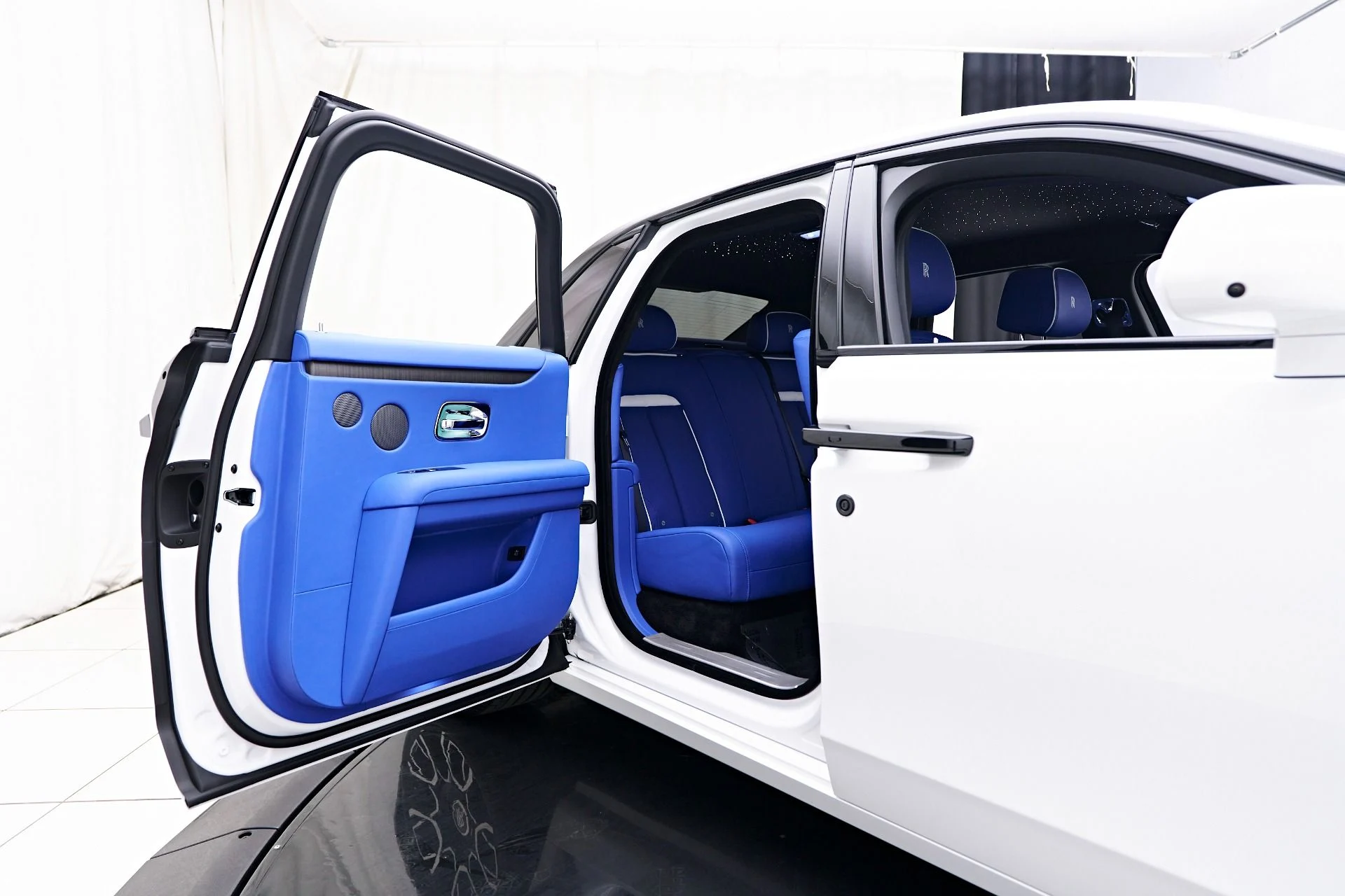 mph033_1462256810_Used_2024_Rolls_Royce_Ghost_Base_1757190831_6e24860ece