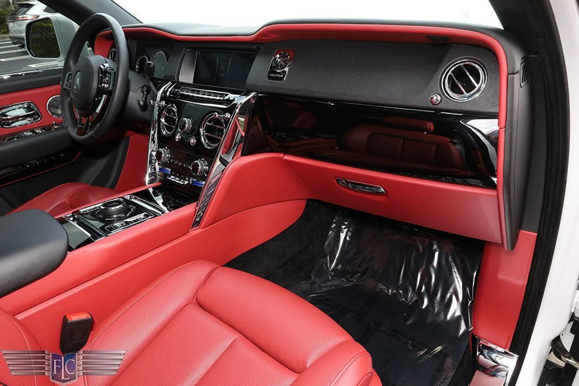 mph033_146684275_used_2019_rolls_royce_cullinan_sportutility_6305_22963693_34_1024_aedc6ad181