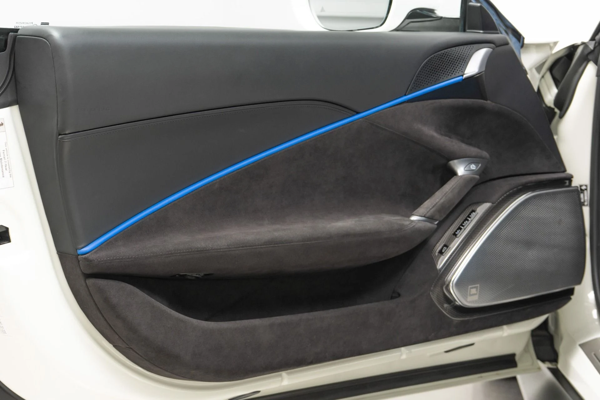 mph033_1474621300_Used_2022_Ferrari_Roma_Two_Tone_Interior_Carbon_Fiber_Interior_Trim_JBL_Hi_Fi_1787948407_f923963bb0