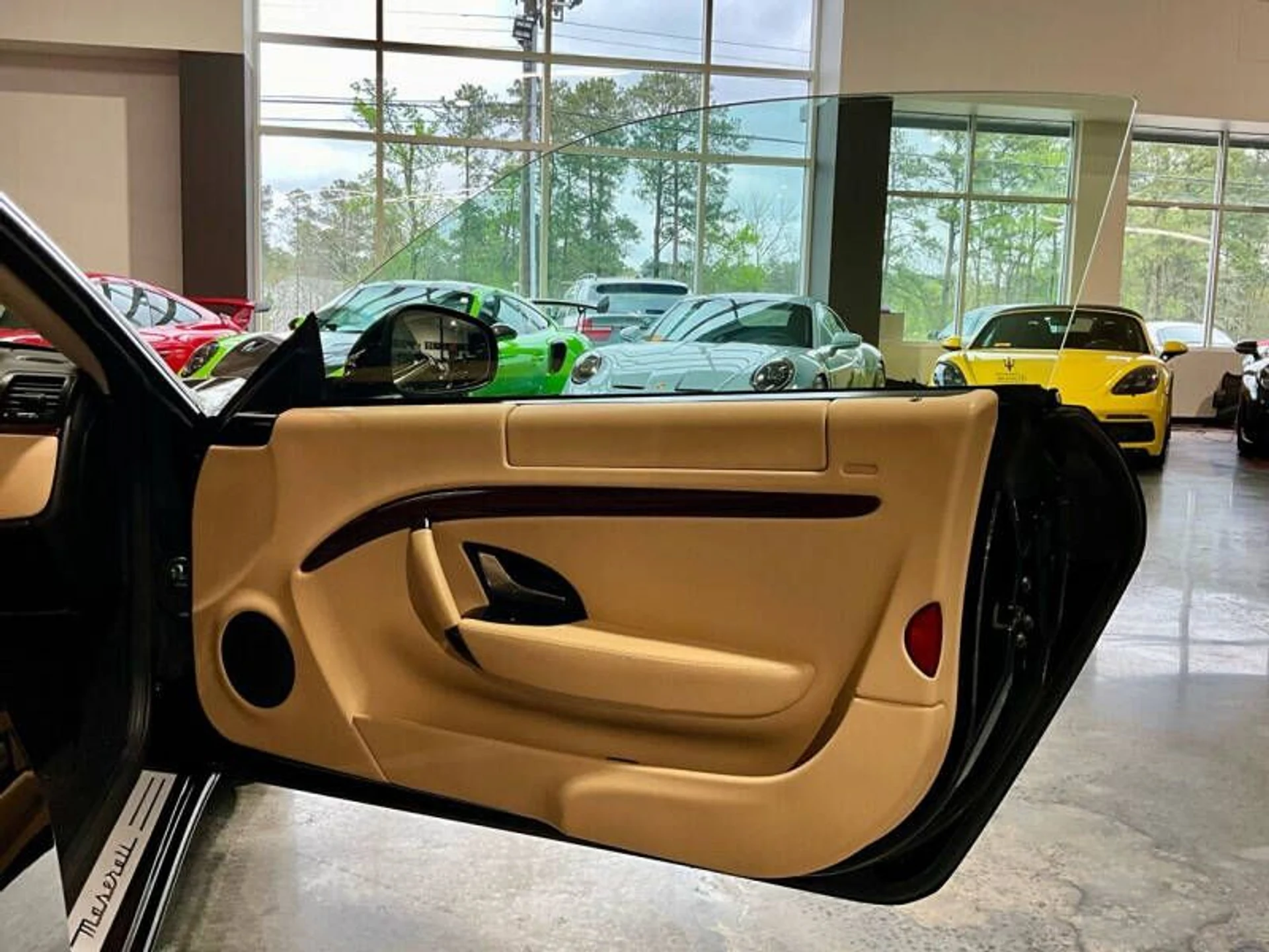 mph033_1474710889_2008_maserati_granturismo_base_2dr_coupe_69af503cf1