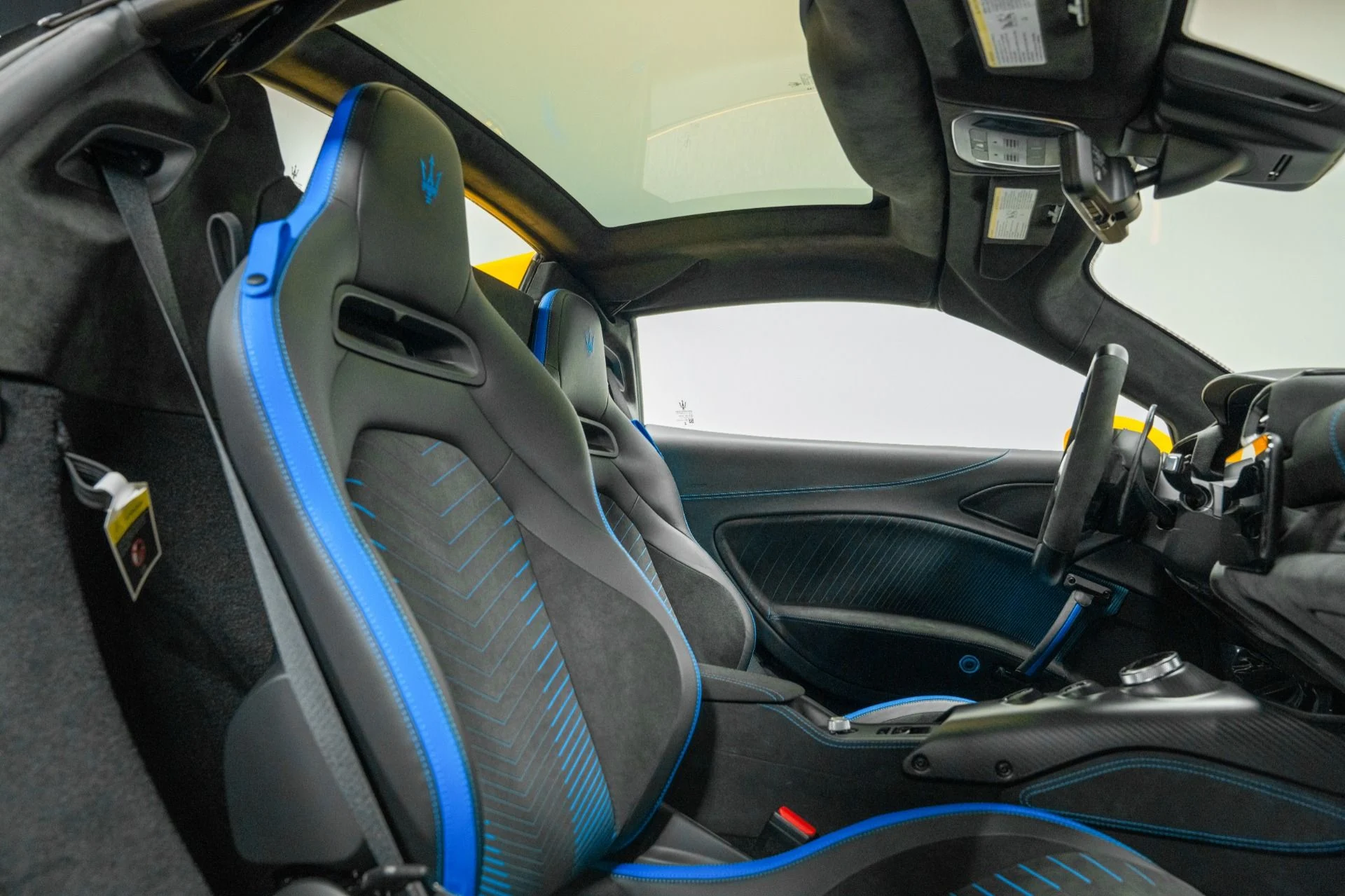 mph033_1477453423_Used_2023_Maserati_MC_20_Cielo_193_Miles_Fuoriserie_Color_Interior_Carbon_Fiber_Package_1770052750_6b13a7e54b