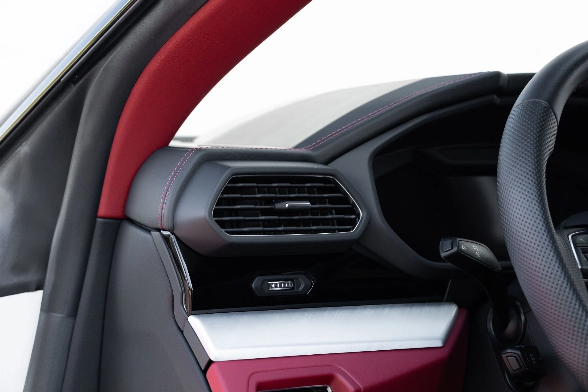 mph033_1477938517_Used_2022_Lamborghini_Urus_1770690392_4b7fcde4ac