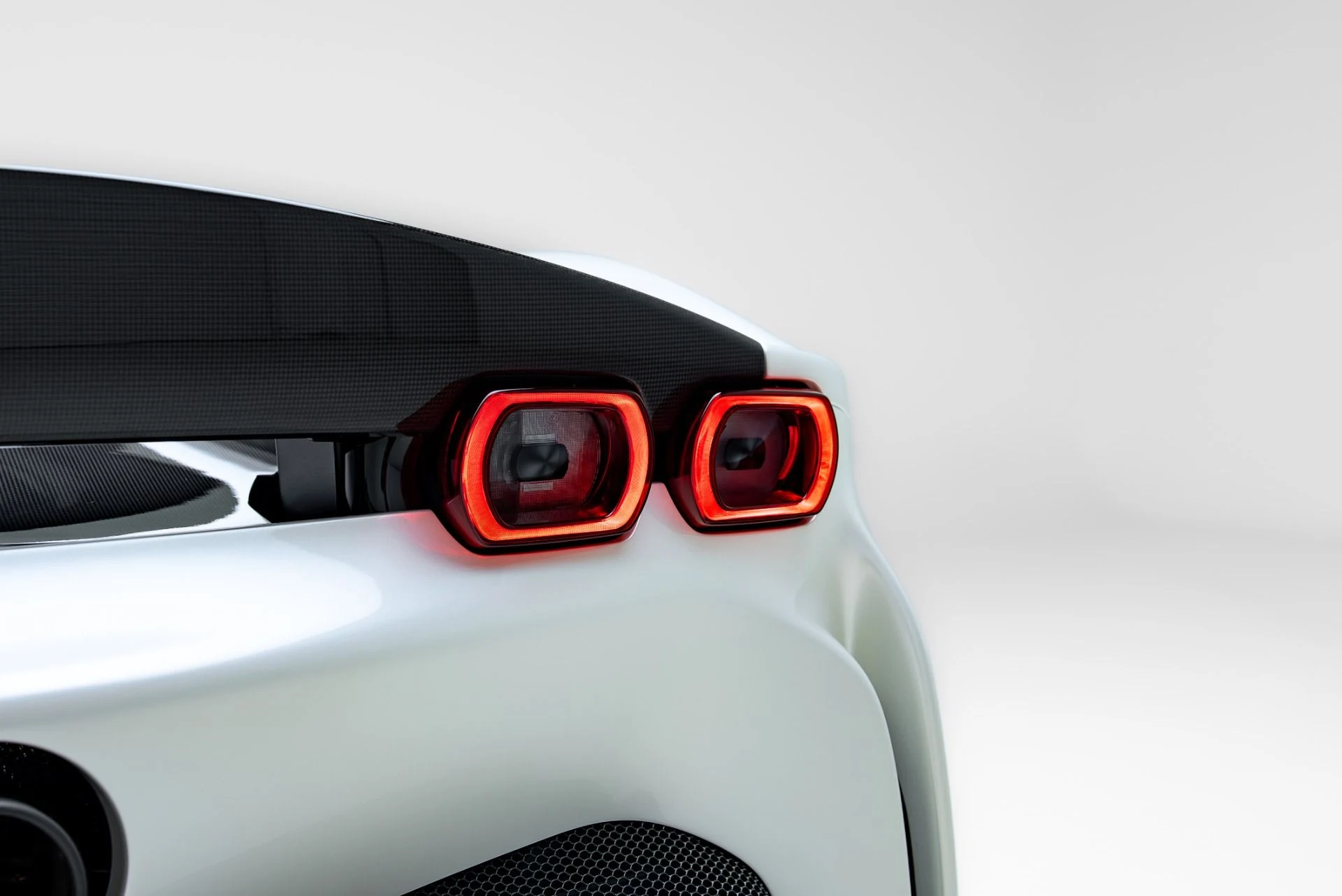 mph033_147861799_Used_2024_Ferrari_SF_90_Spider_1777485078_04591764a9