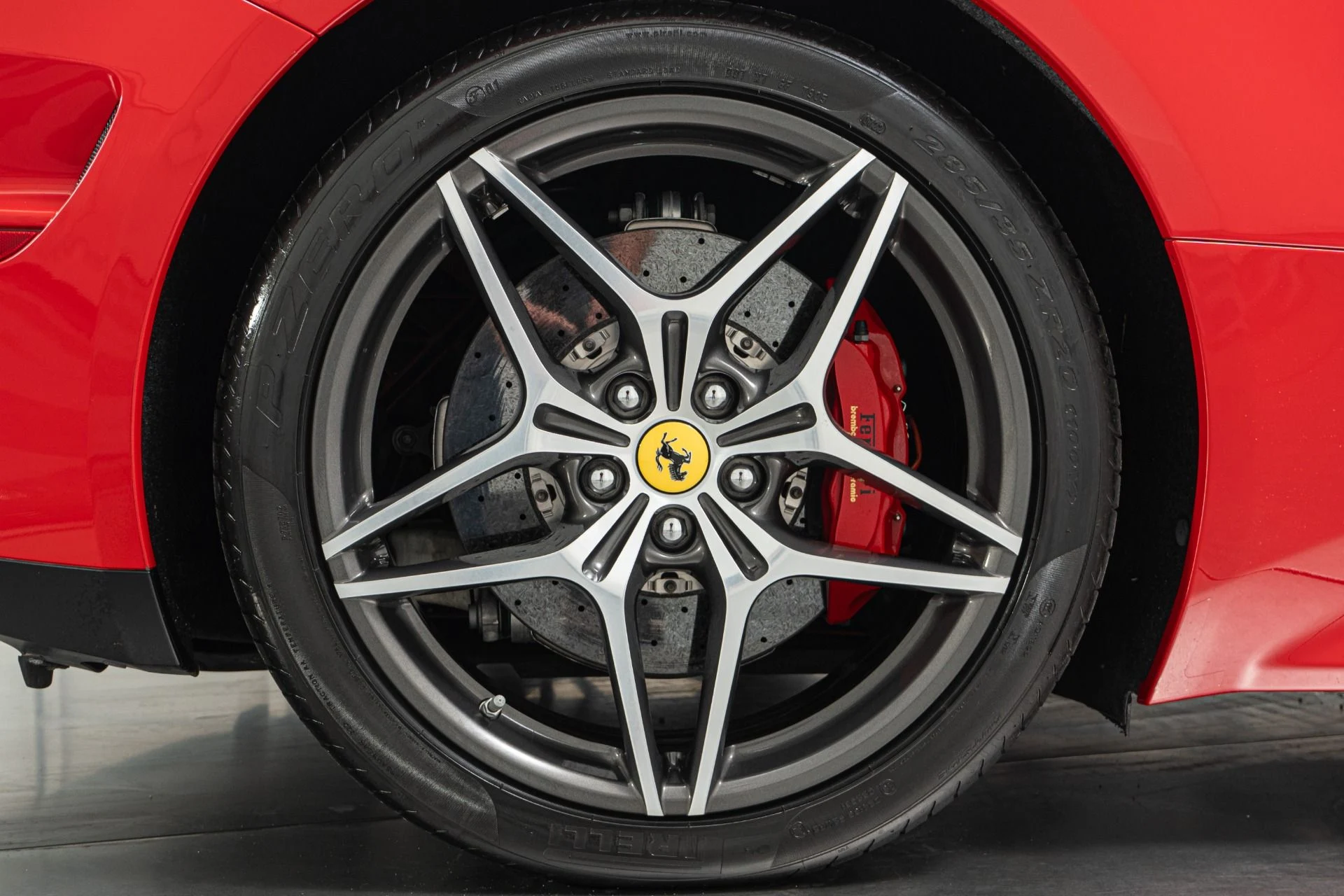 mph033_1485653048_Used_2016_Ferrari_California_T_Diamond_Turned_Wheels_Carbon_Leather_Steering_Wheel_w_LE_Ds_1775075776_74b5ecffe5