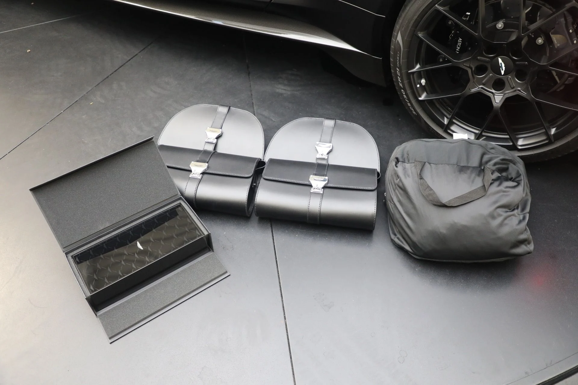 mph033_1485875289_Used_2025_Aston_Martin_Vanquish_d1e18d2958