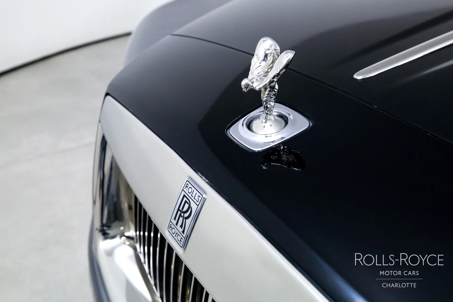 mph033_1488479429_Used_2019_Rolls_Royce_Dawn_1771363105_c00214455b