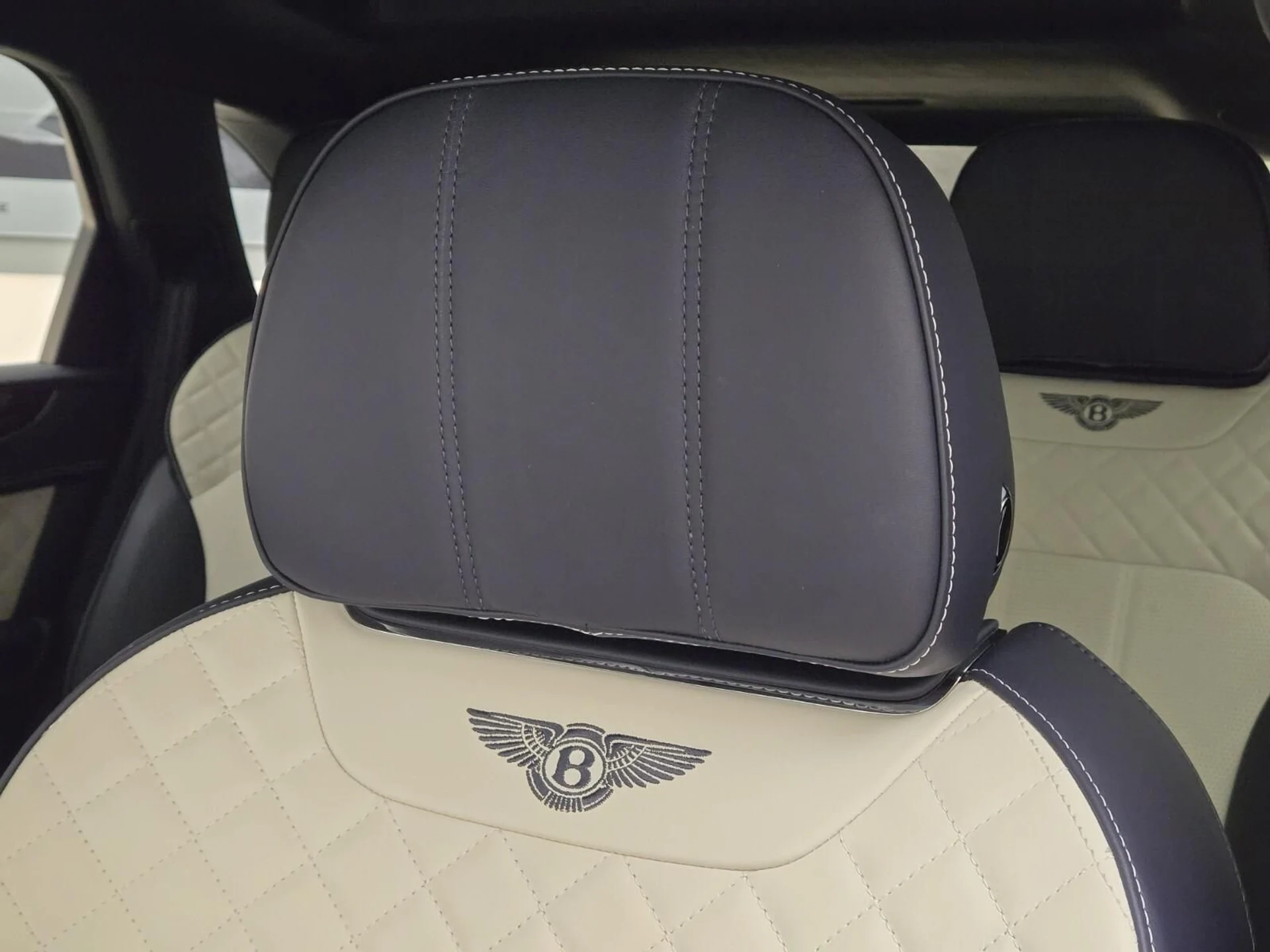 mph033_1492918679_Used_2018_Bentley_Bentayga_1760511508_93b3530d17