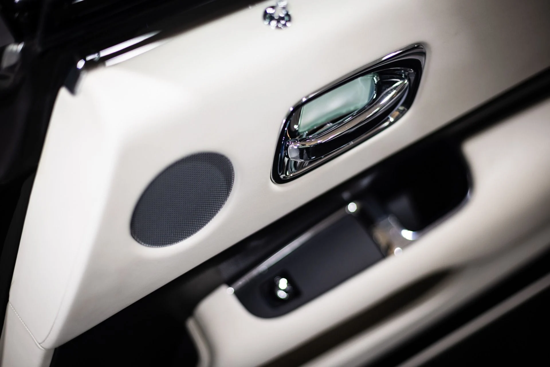 mph033_1513900402_Used_2014_Rolls_Royce_Wraith_Starlight_Headliner_1771282245_a8275f5f5d