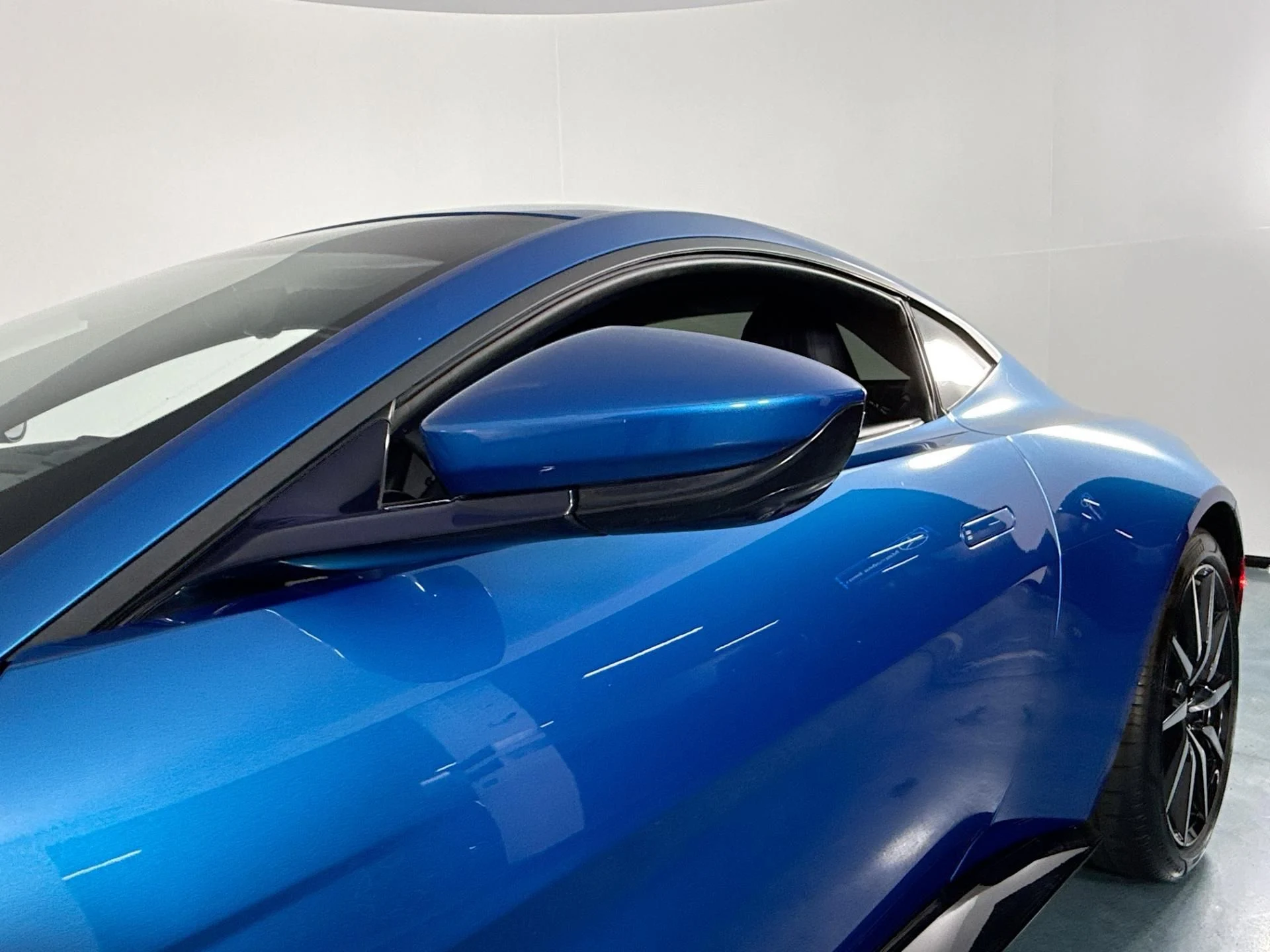 mph033_1517459807_Used_2019_Aston_Martin_Vantage_1784071681_5733094dc2