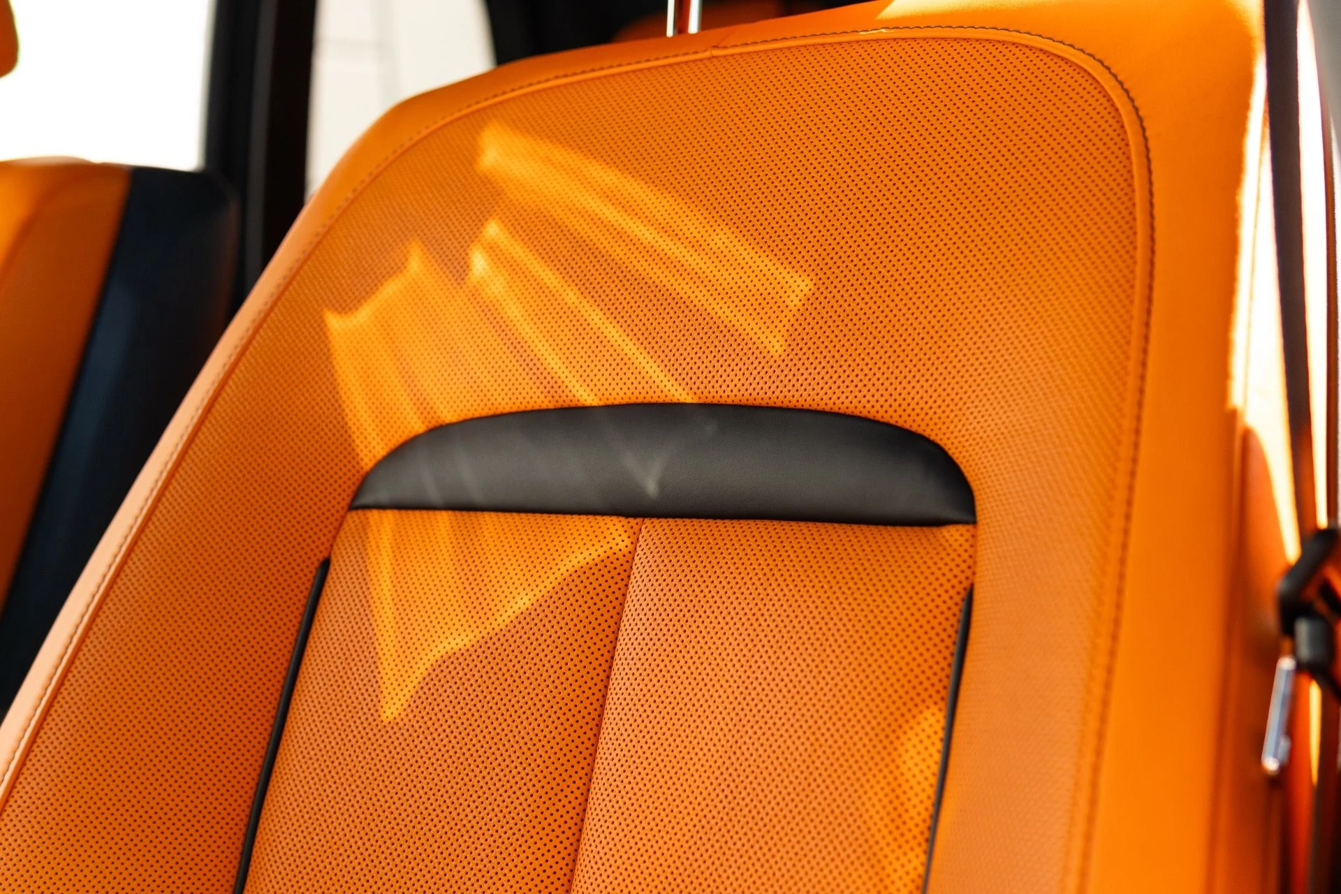 mph033_1523736230_Used_2019_Rolls_Royce_Cullinan_1769627245_882b22fd9f