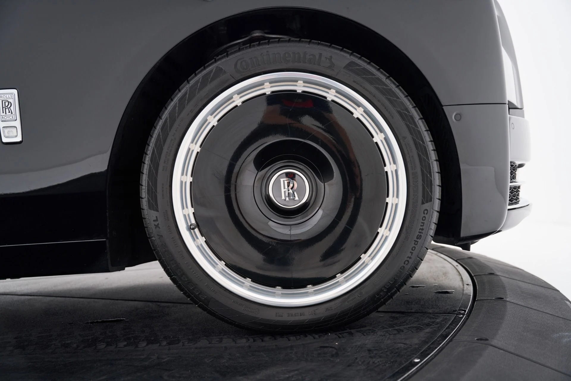 mph033_1531682169_Used_2026_Rolls_Royce_Phantom_Base_1792609453_77d37aaaf9