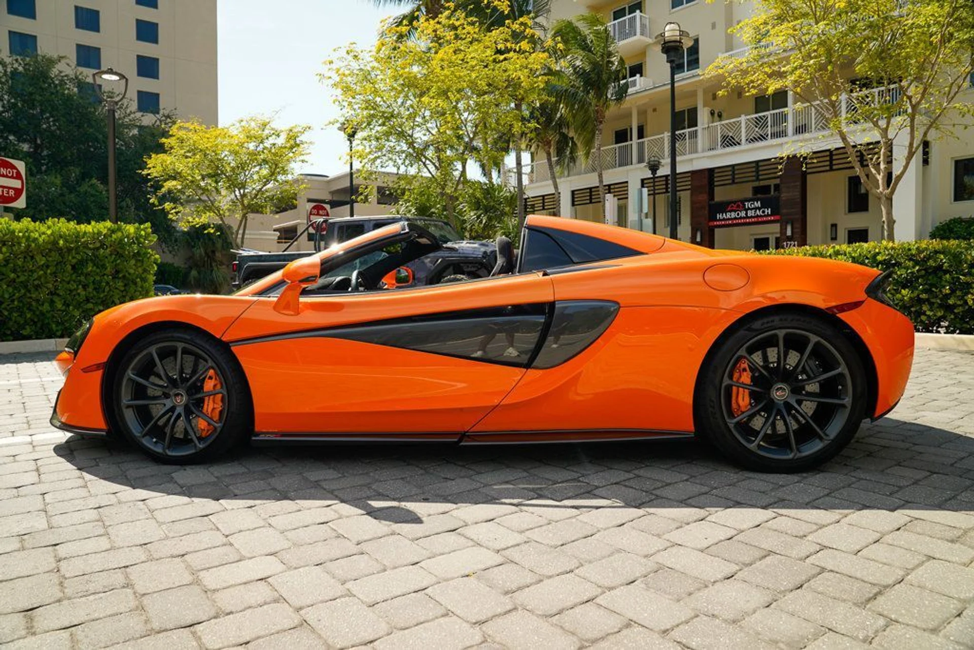 mph033_1536336068_used_2018_mclaren_570s_spider_14354_22891400_34_1024_193a5b1440