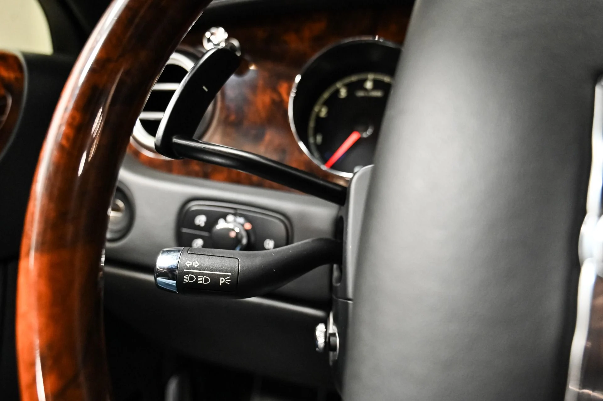 mph033_1552558426_Used_2006_Bentley_Continental_Flying_Spur_1753818843_7d2015bcfd