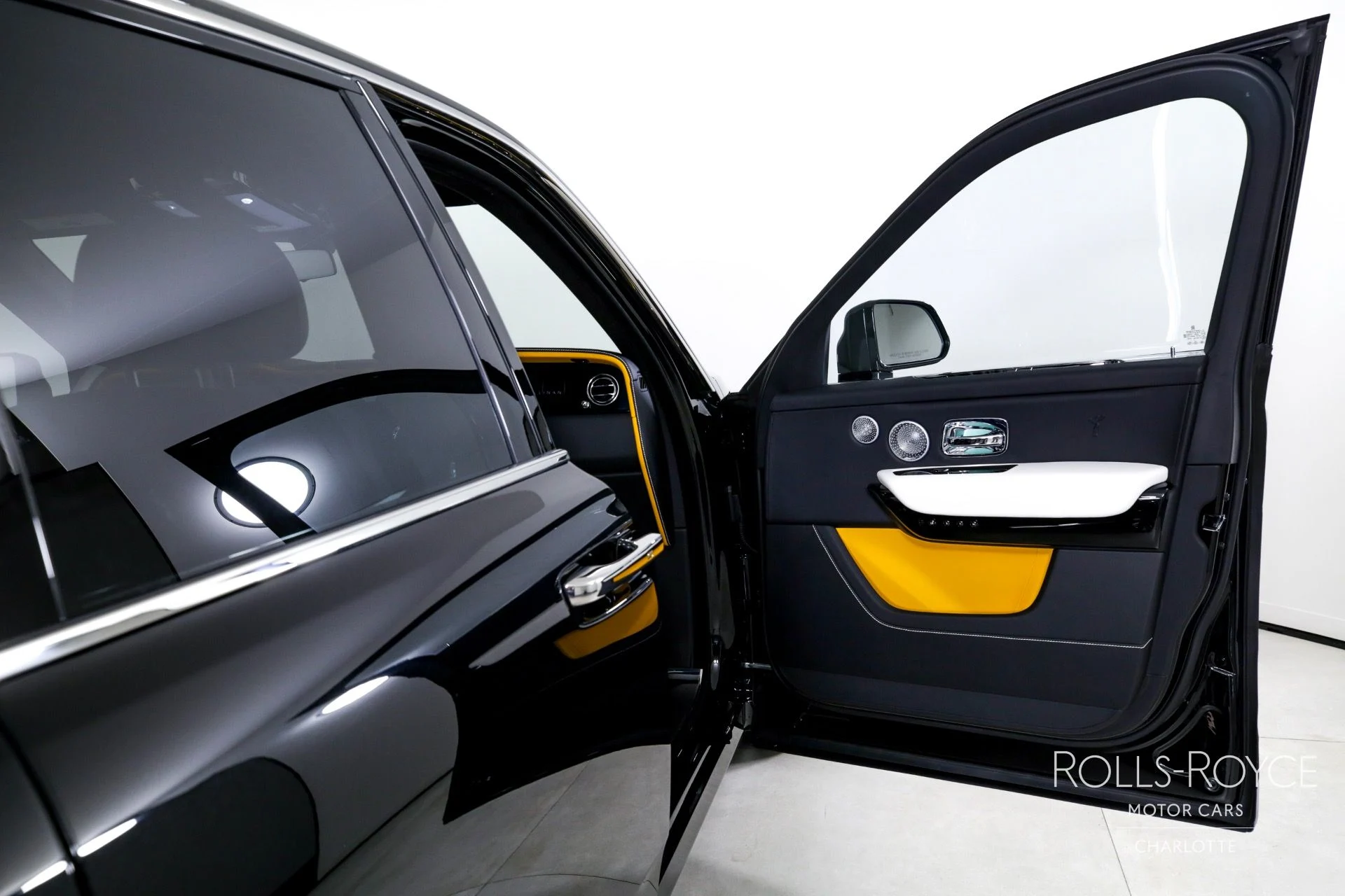 mph033_1564441272_Used_2025_Rolls_Royce_Cullinan_1746196138_53aa1abad3